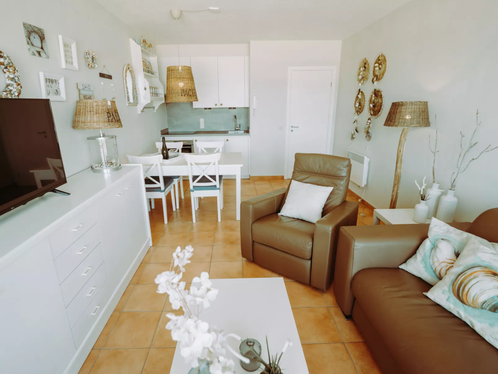 Pacific with parking and sea view-Inside