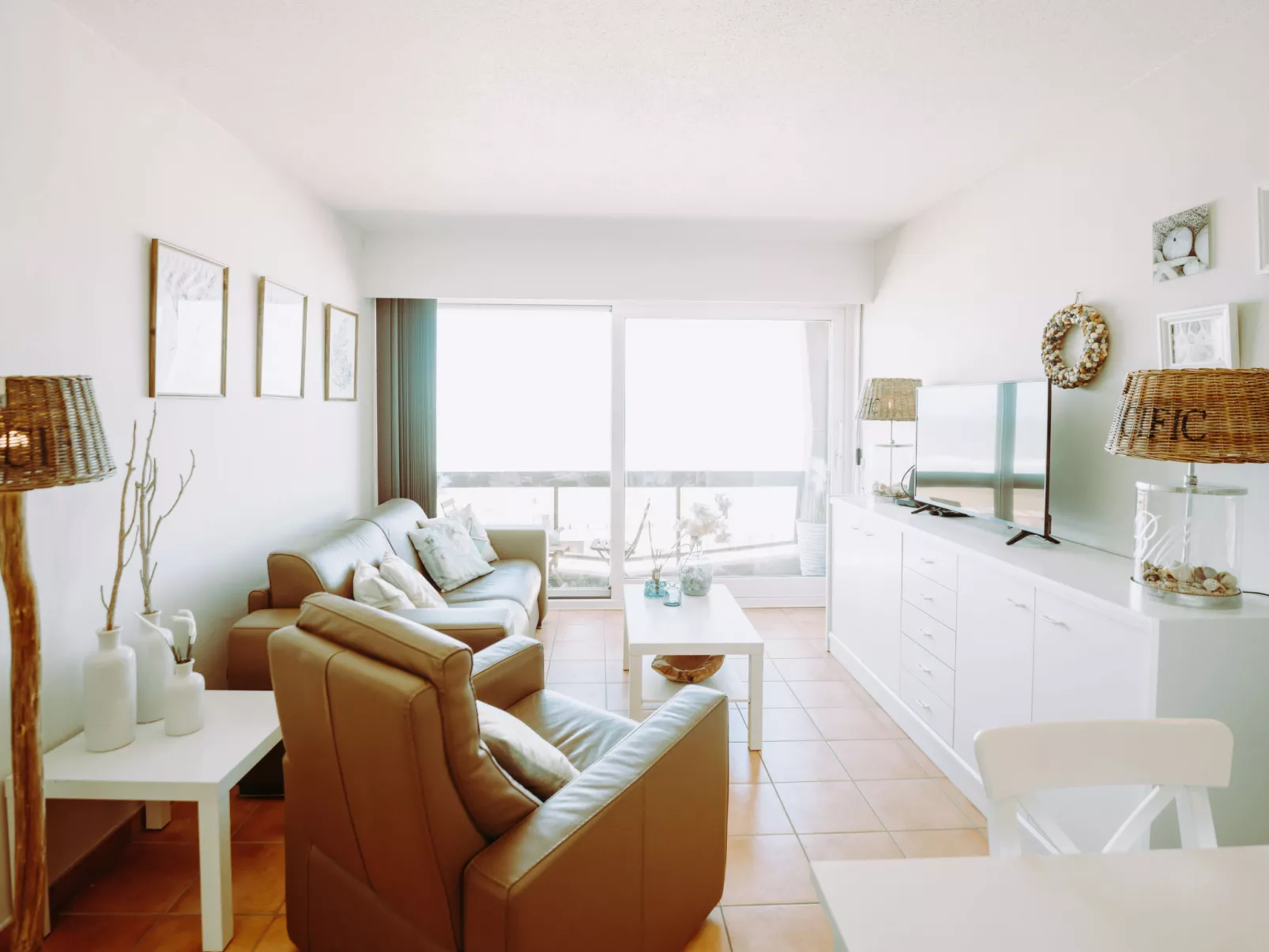 Pacific with parking and sea view-Inside