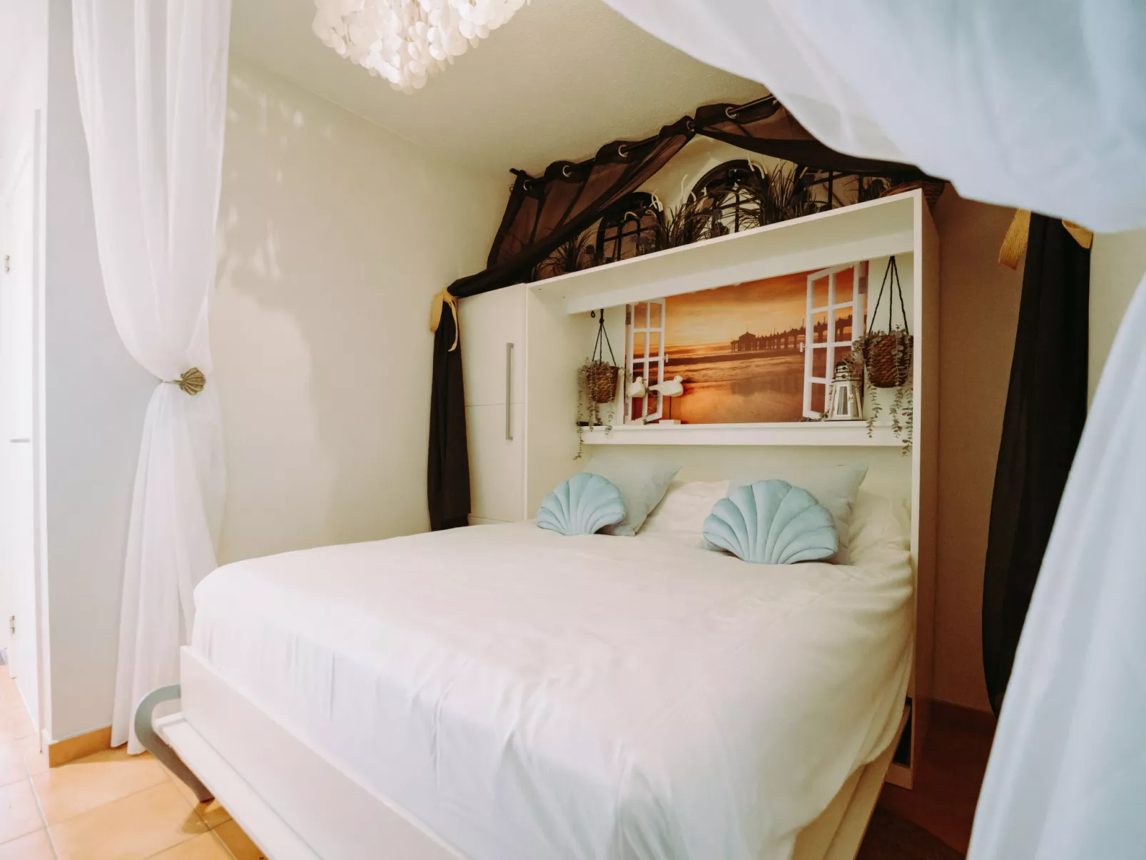 Pacific with parking and sea view-Inside