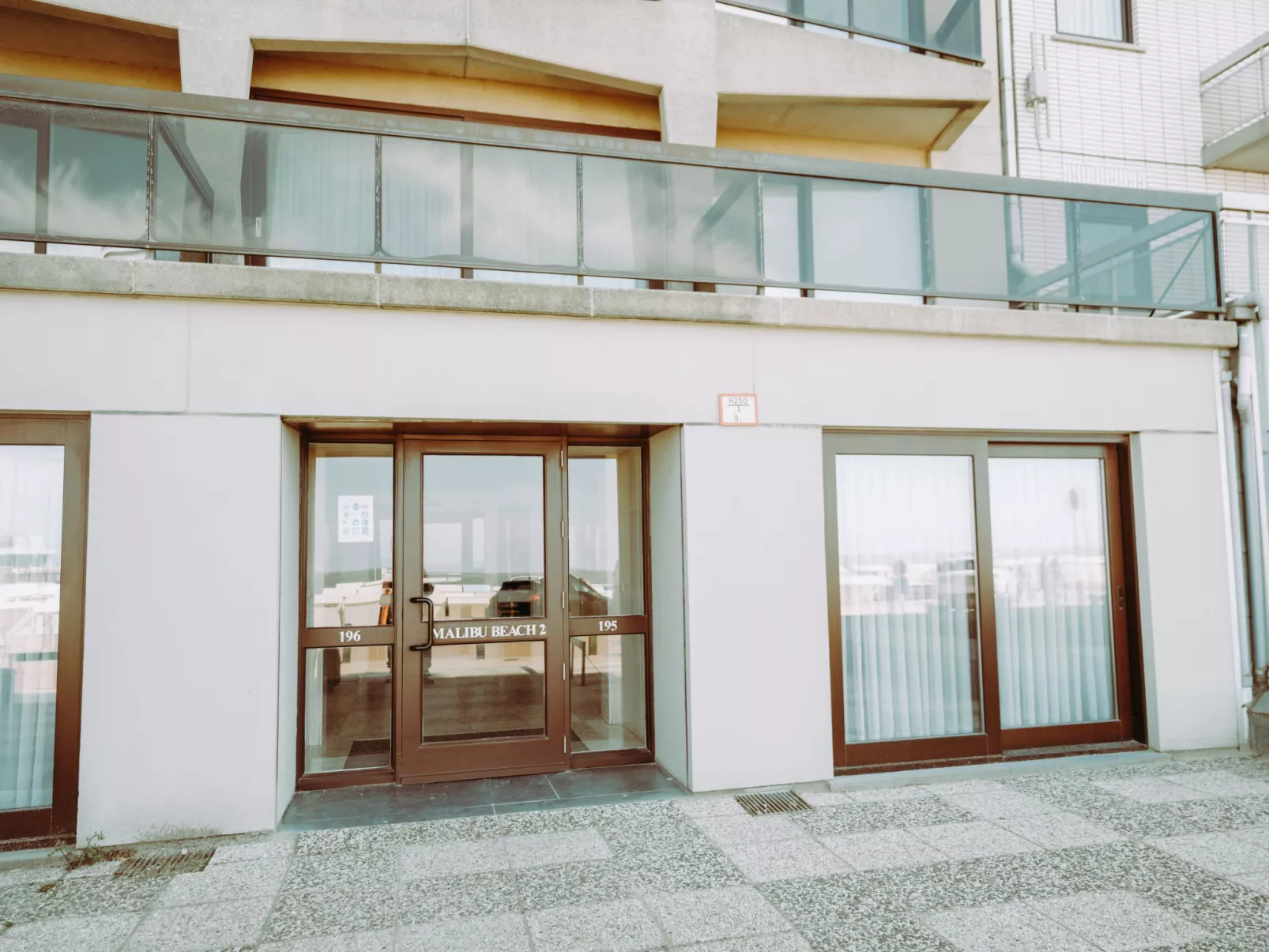 Pacific with parking and sea view-Outside