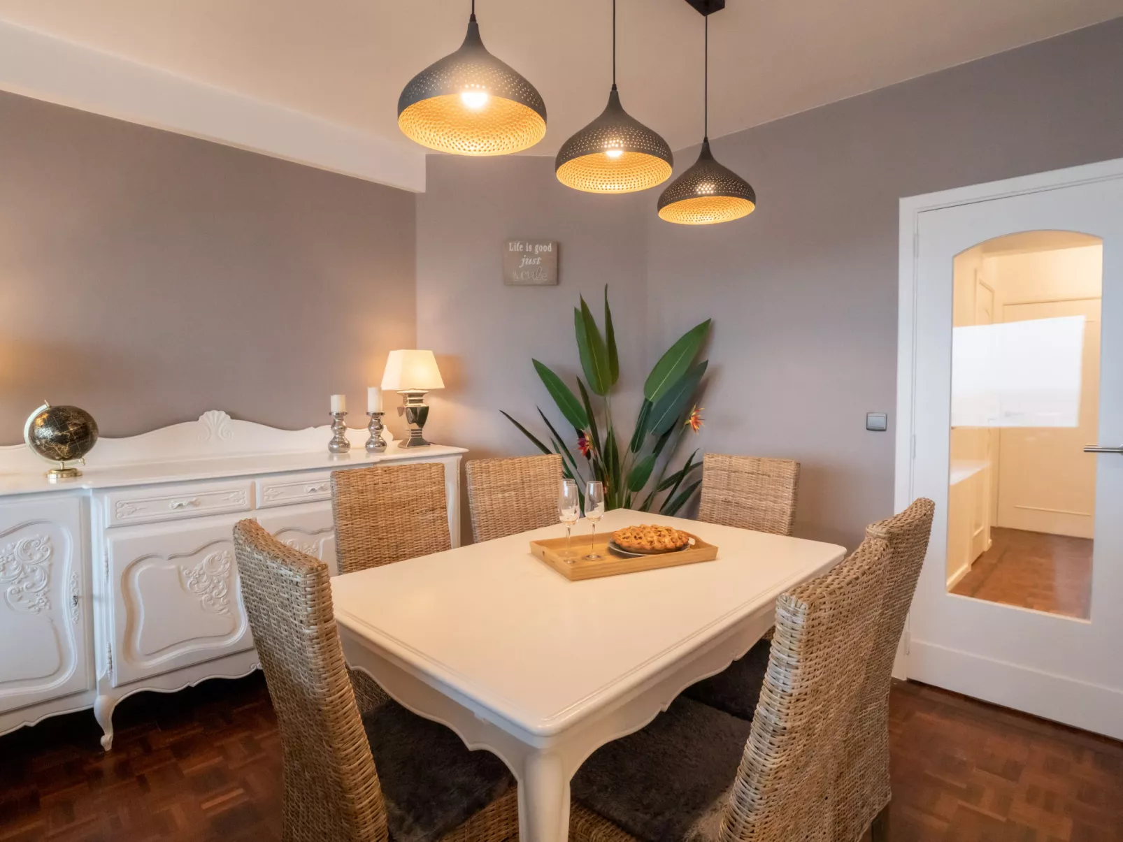 Seaview-Inside