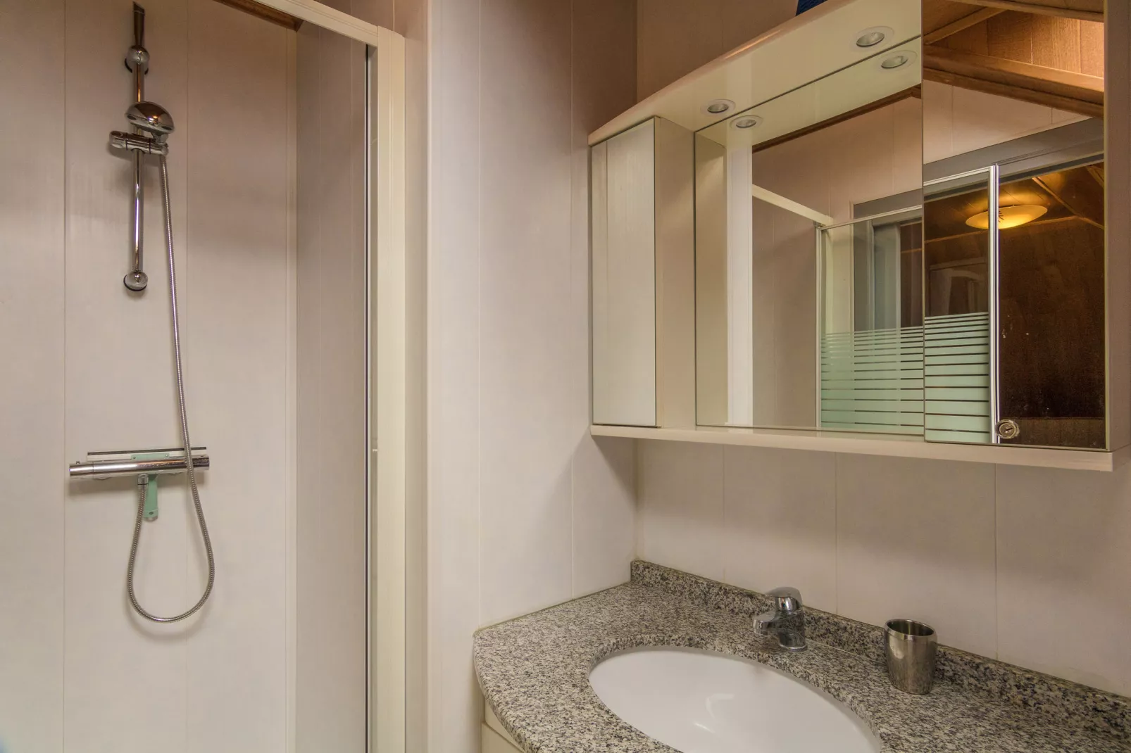 Residence Le Perrot-Bathroom