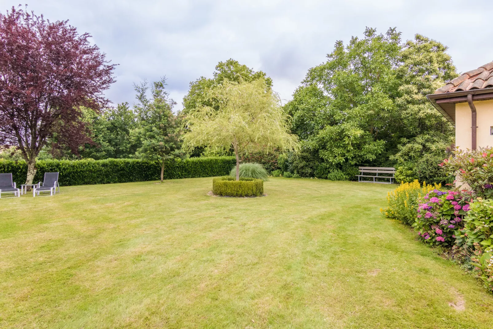 Residence Le Perrot-Gardens summer