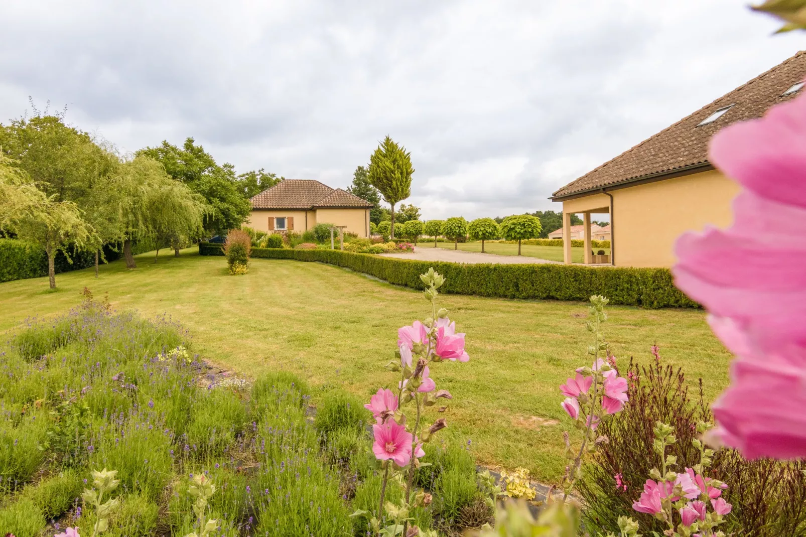 Residence Le Perrot-Areas summer 1km