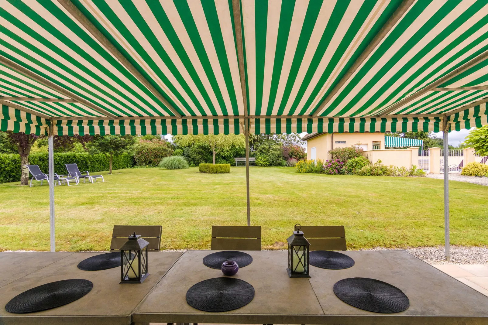 Domaine le Perrot-Terrace balcony