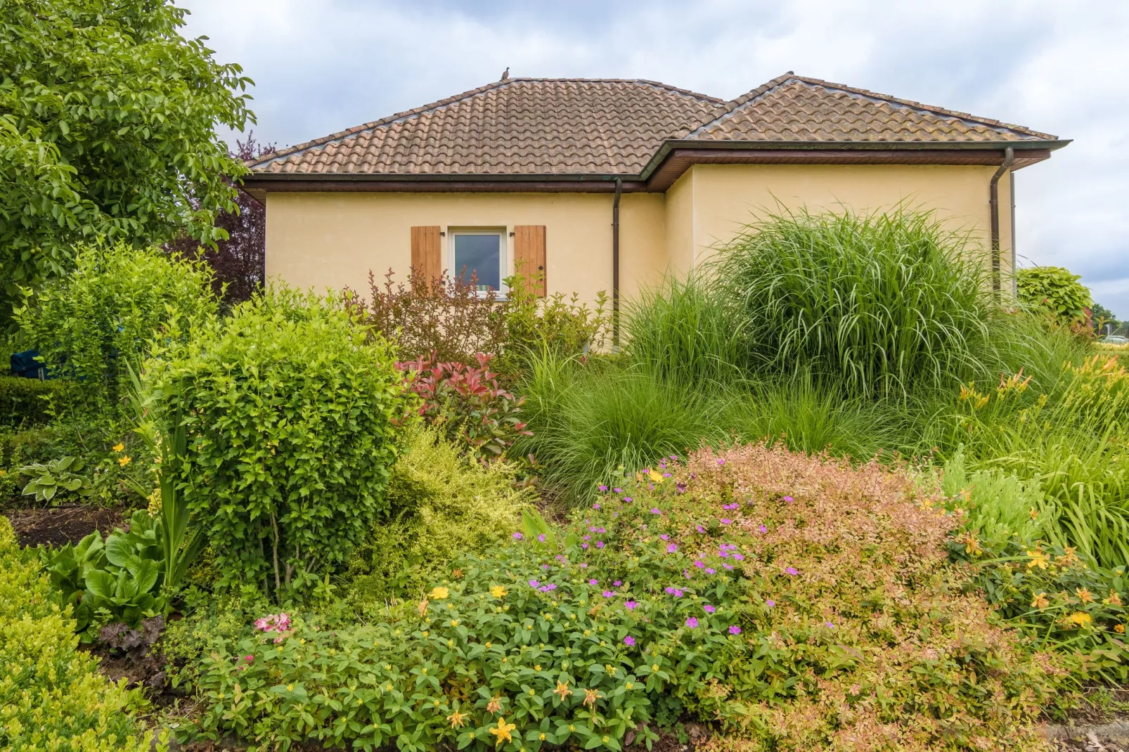 Domaine le Perrot-Exterior summer