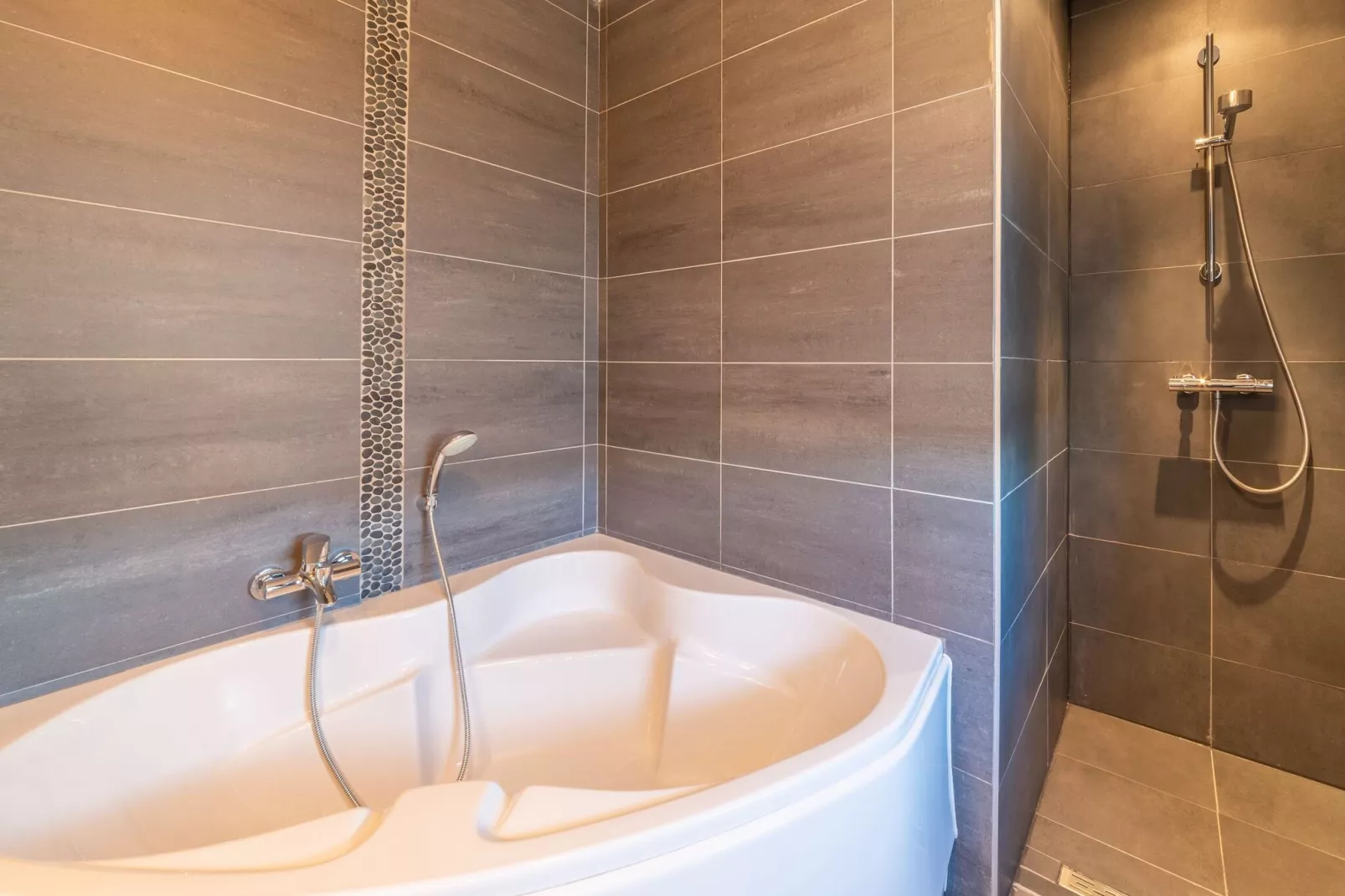 Maison Borlon-Bathroom