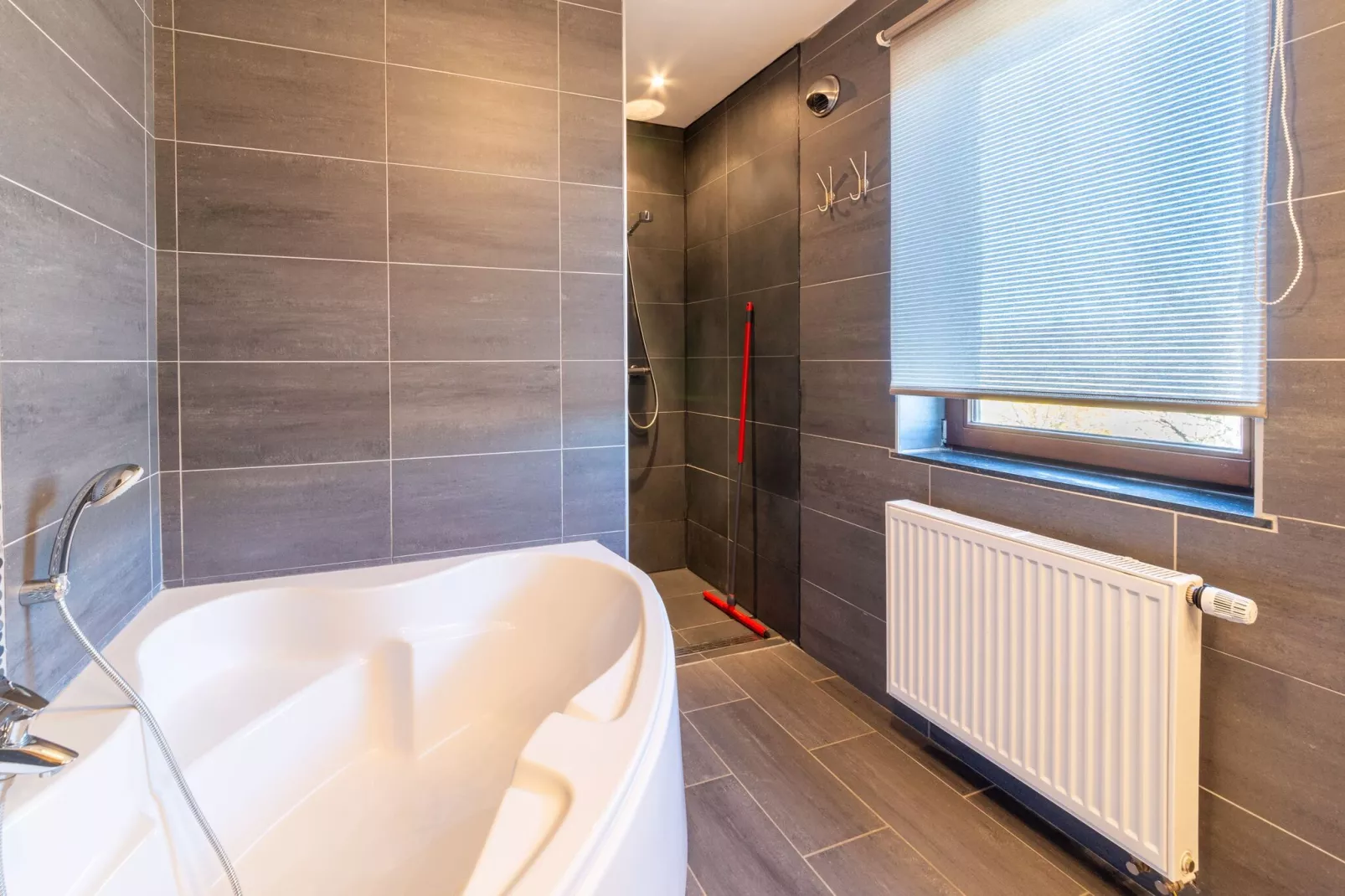 Maison Borlon-Bathroom