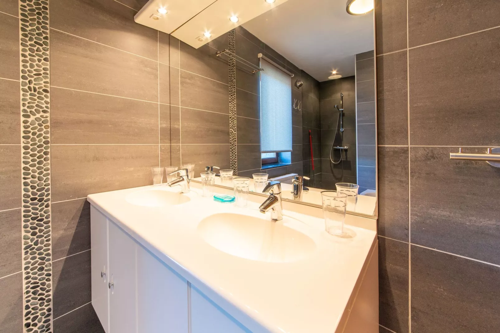 Maison Borlon-Bathroom