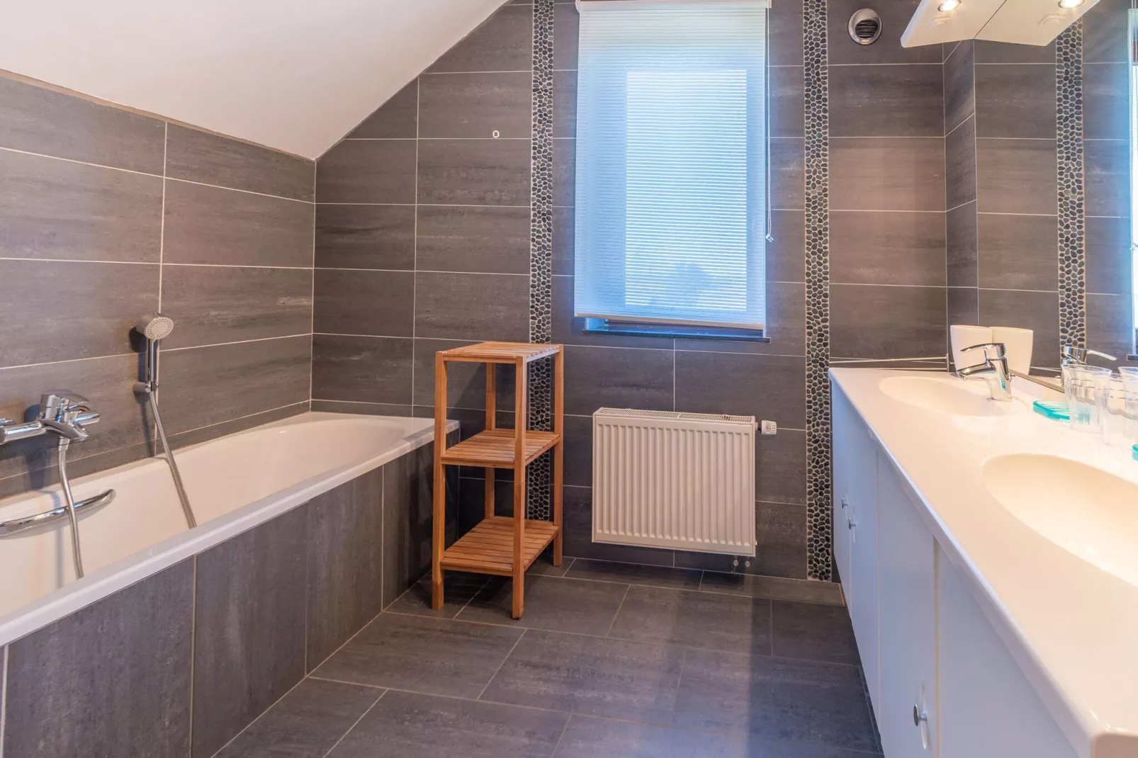 Maison Borlon-Bathroom