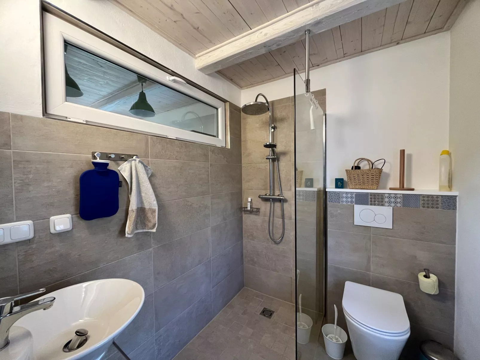 Tiny lavender house-Inside