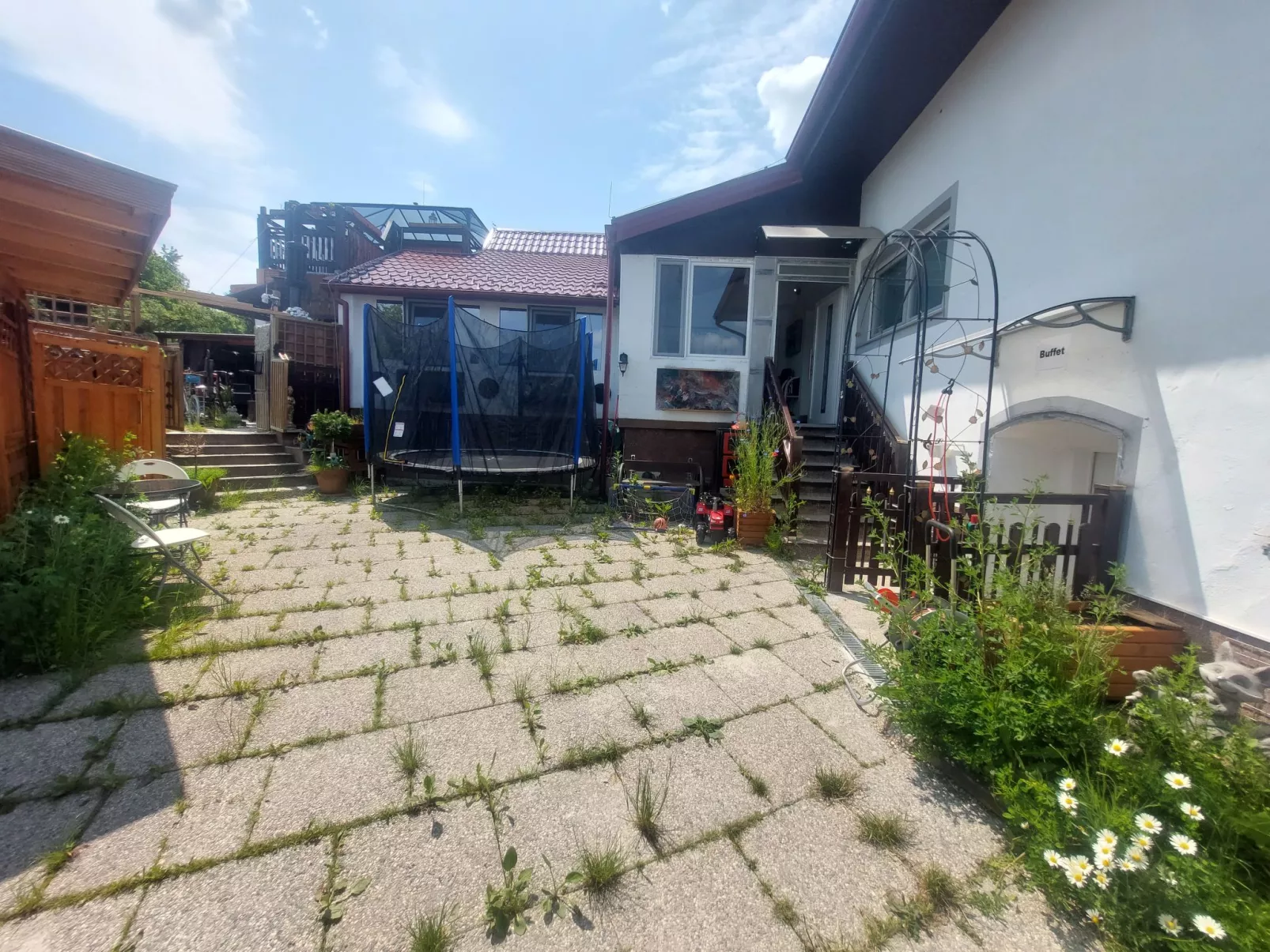 Garden Suite-Outside