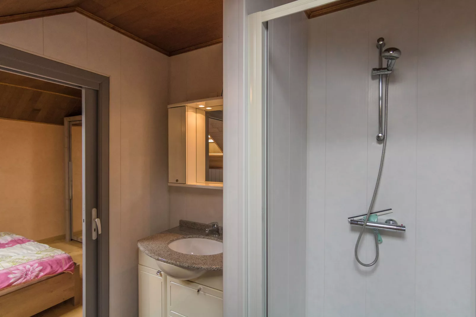 Domaine le Perrot-Bathroom