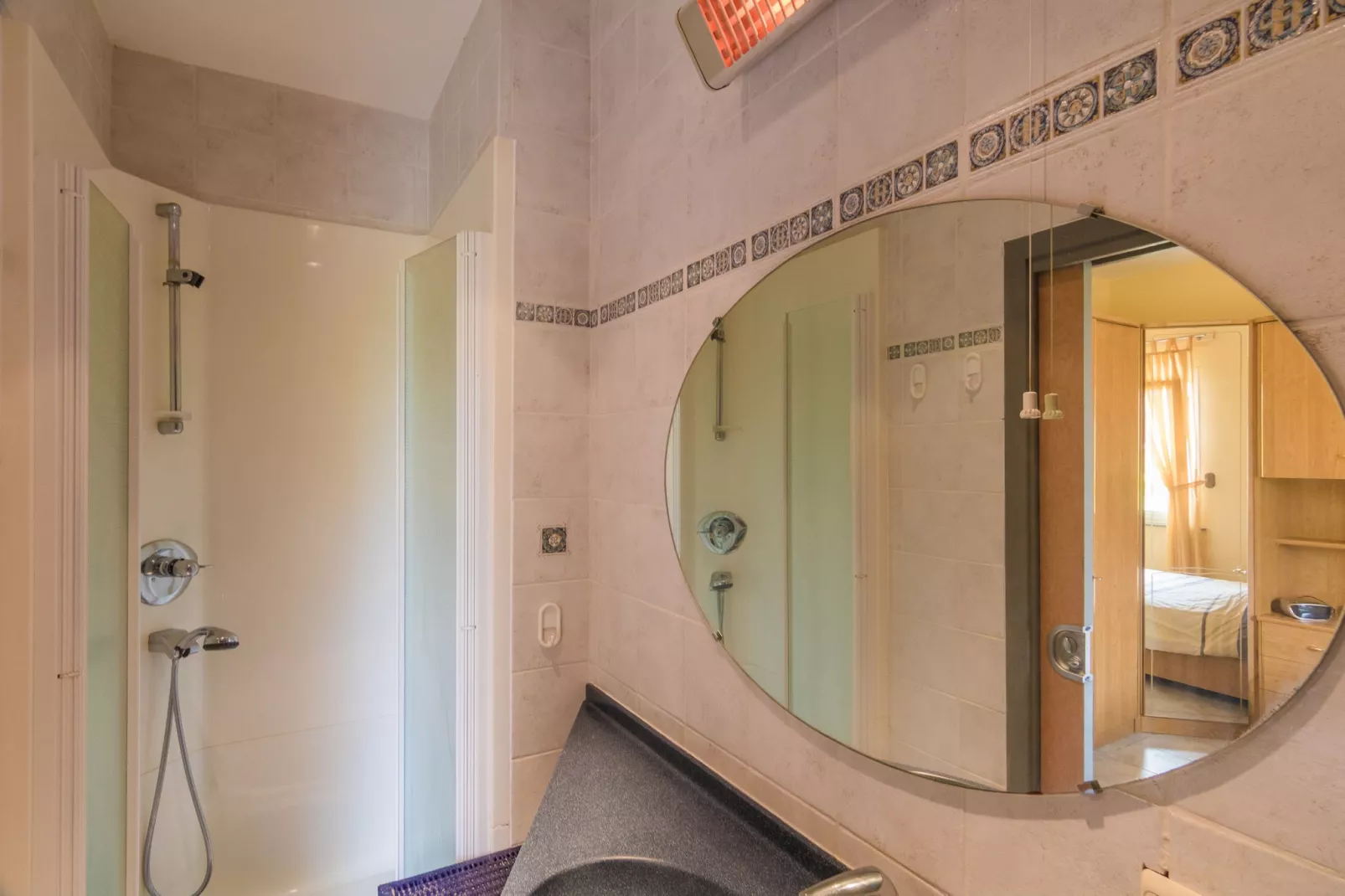 Domaine le Perrot-Bathroom