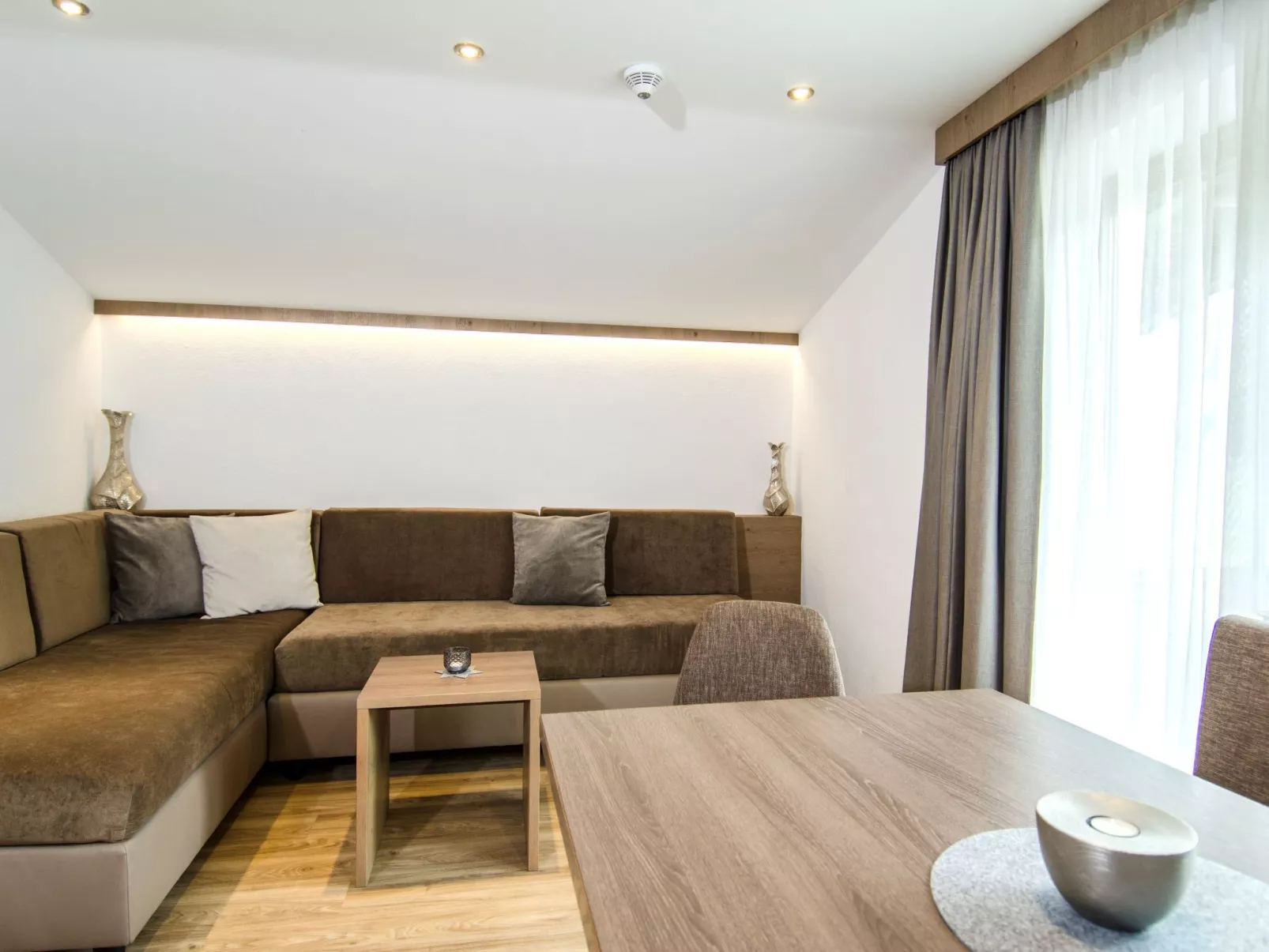 Top 6 (Panorama)-Inside