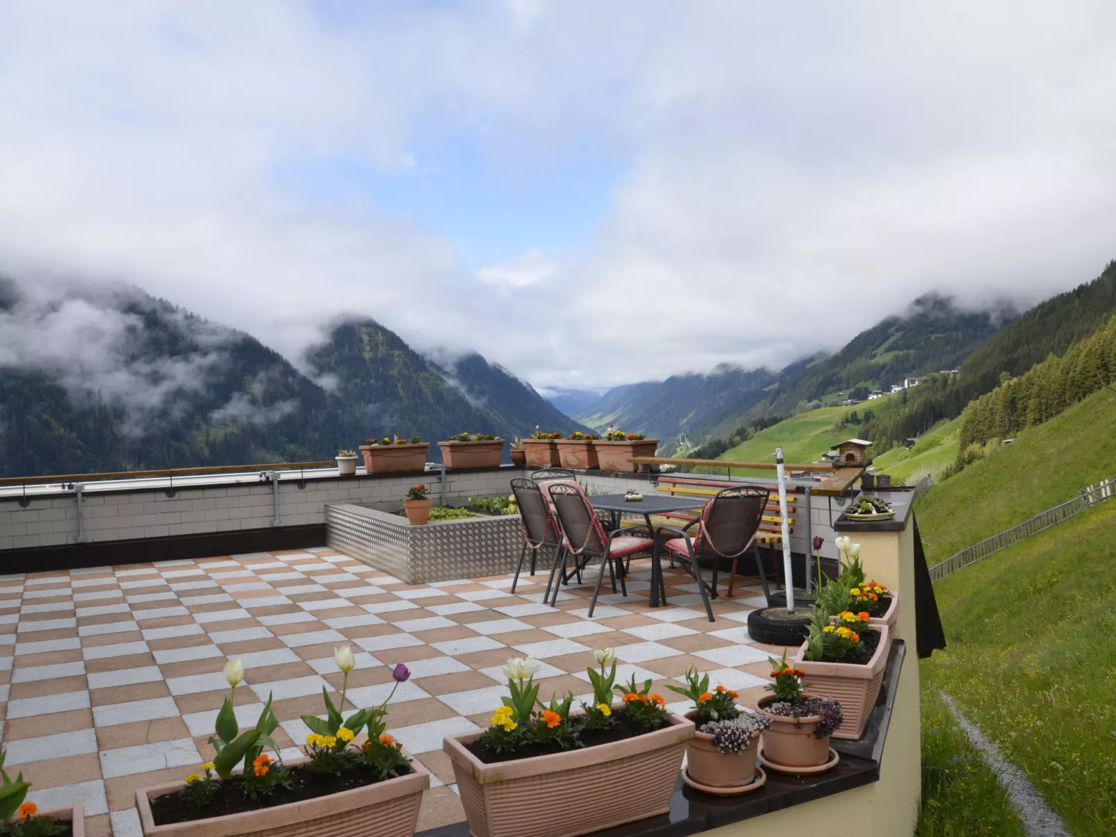 Bergblick-Outside