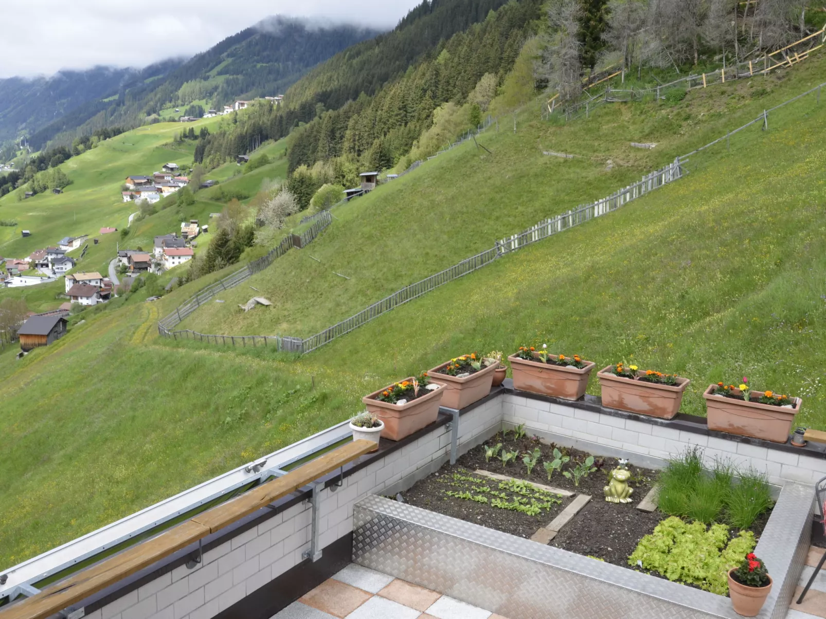 Bergblick-Outside