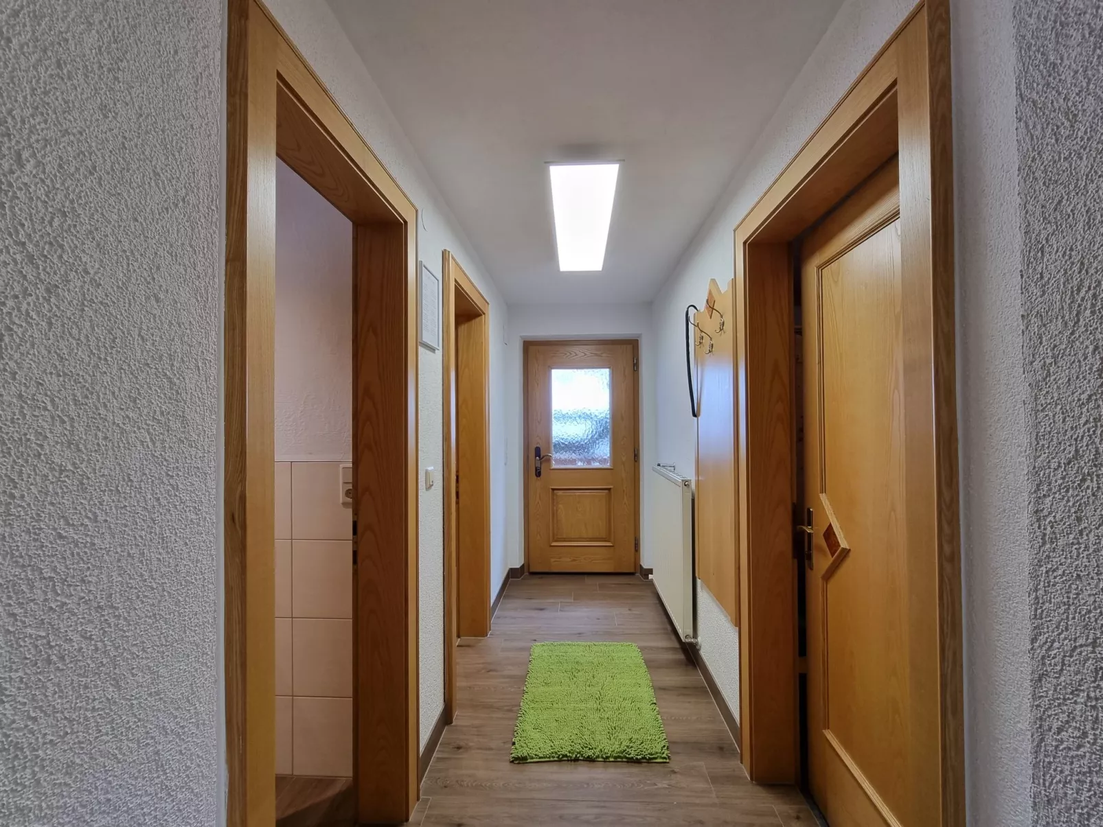 Apart Ladner-Inside
