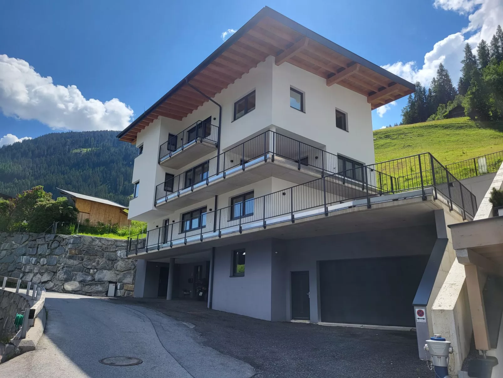 Bergblick-Outside