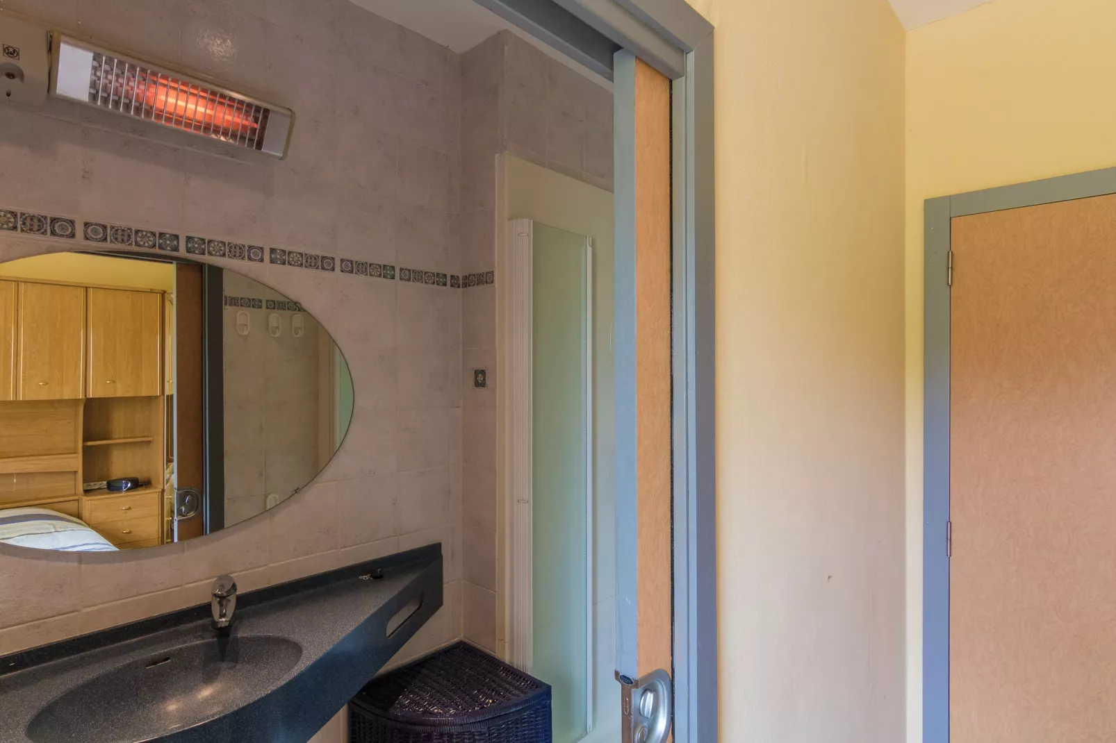 Maison Le Perrot-Bathroom