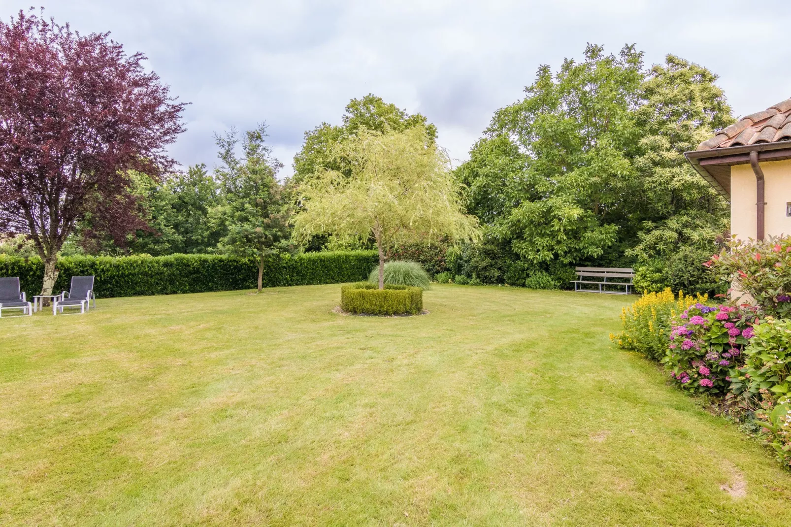 Maison Le Perrot-Gardens summer