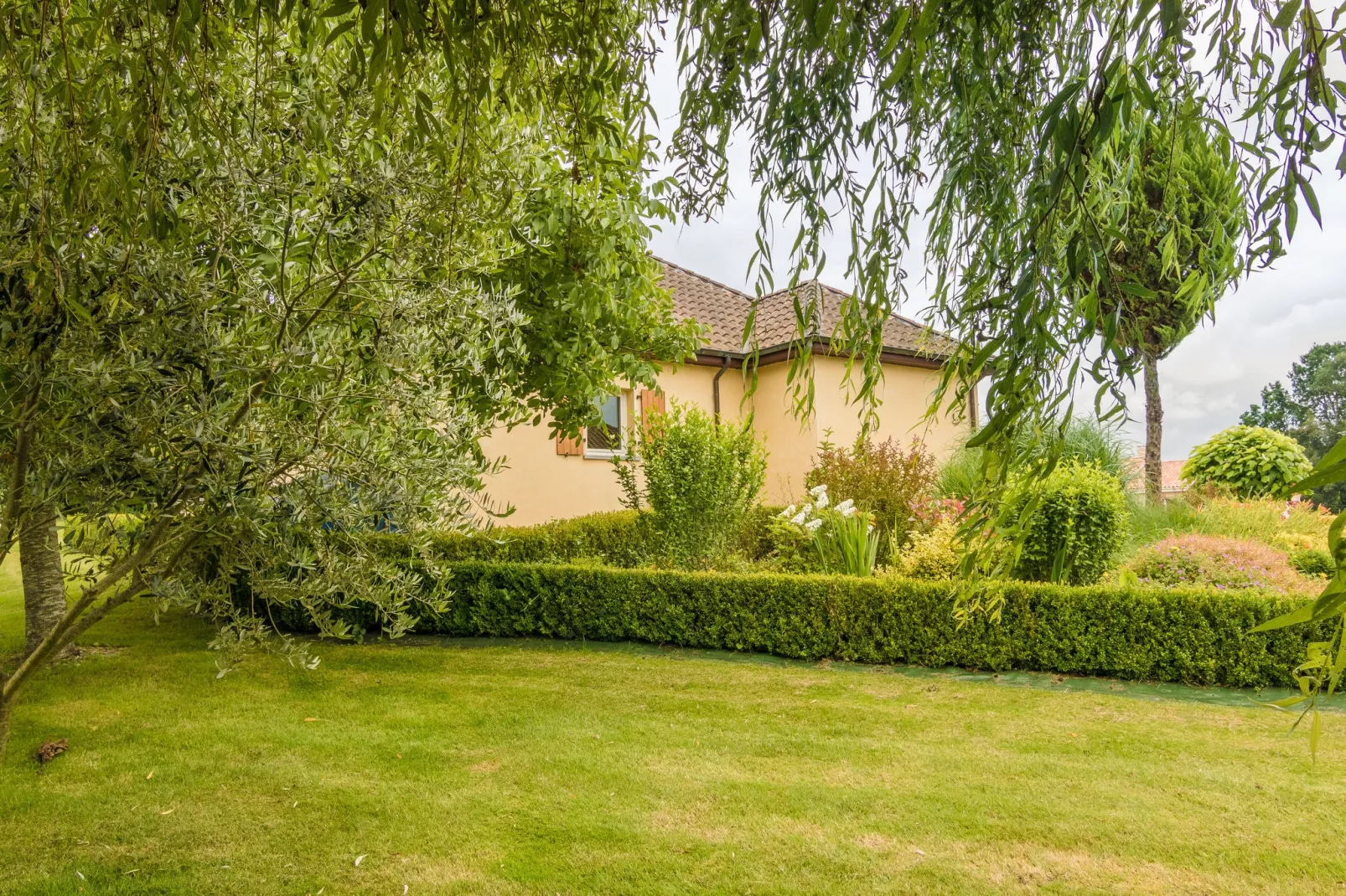 Maison Le Perrot-Gardens summer
