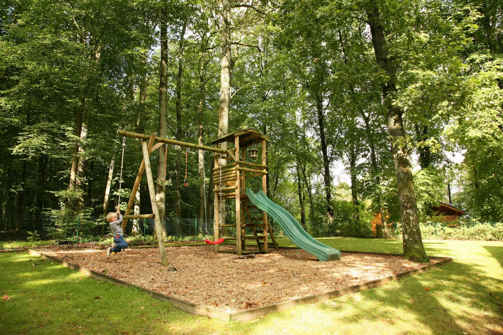 Chalet Bomal-Gardens summer