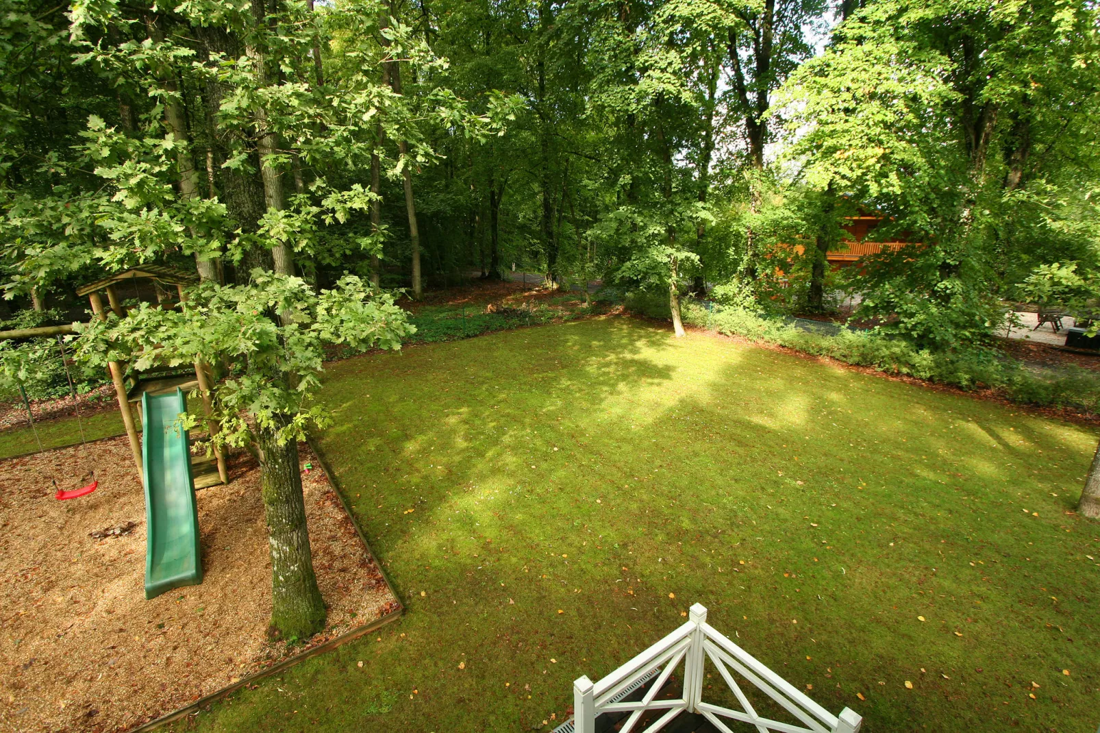 Chalet Bomal-Gardens summer