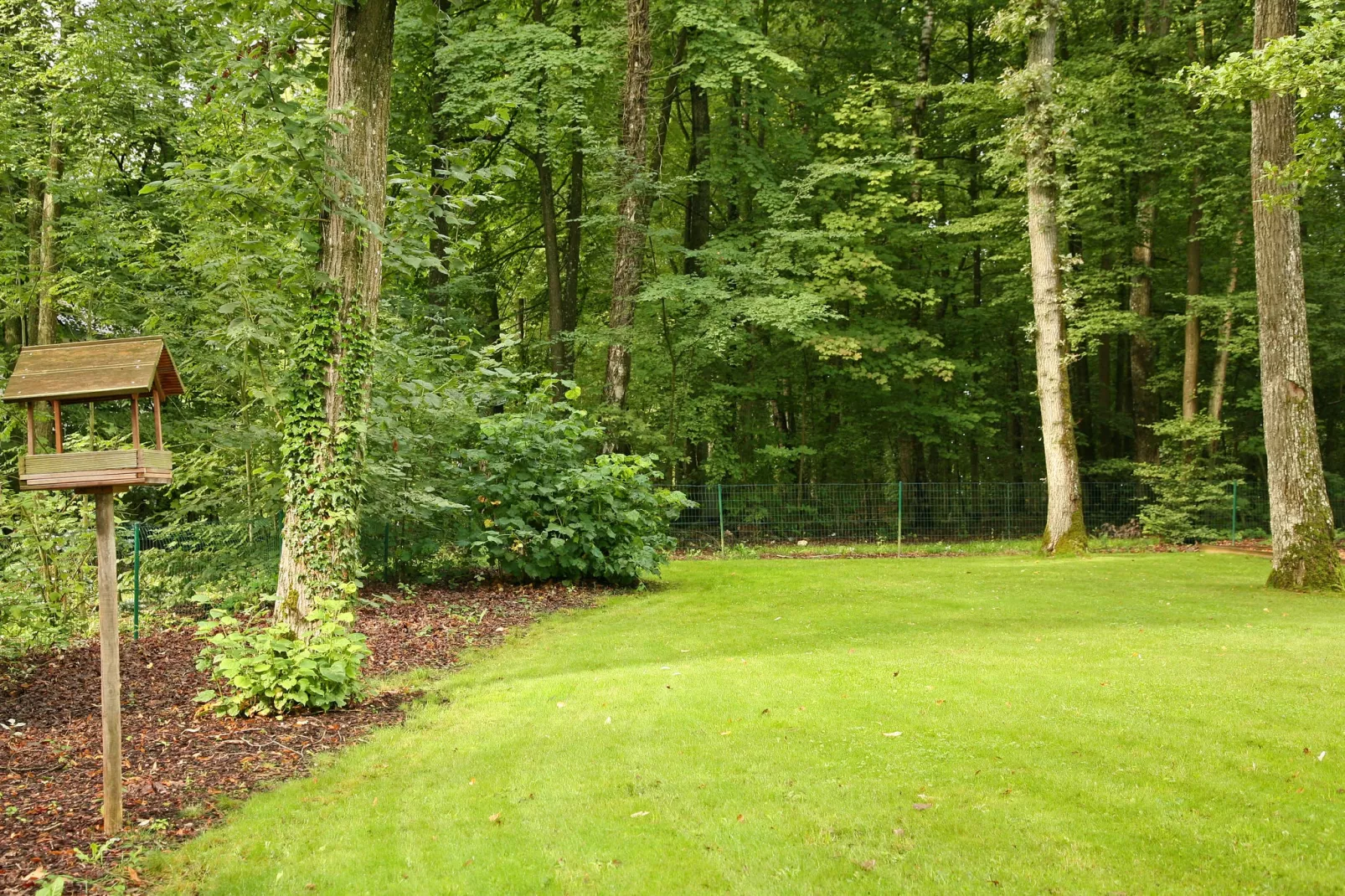 Chalet Bomal-Gardens summer
