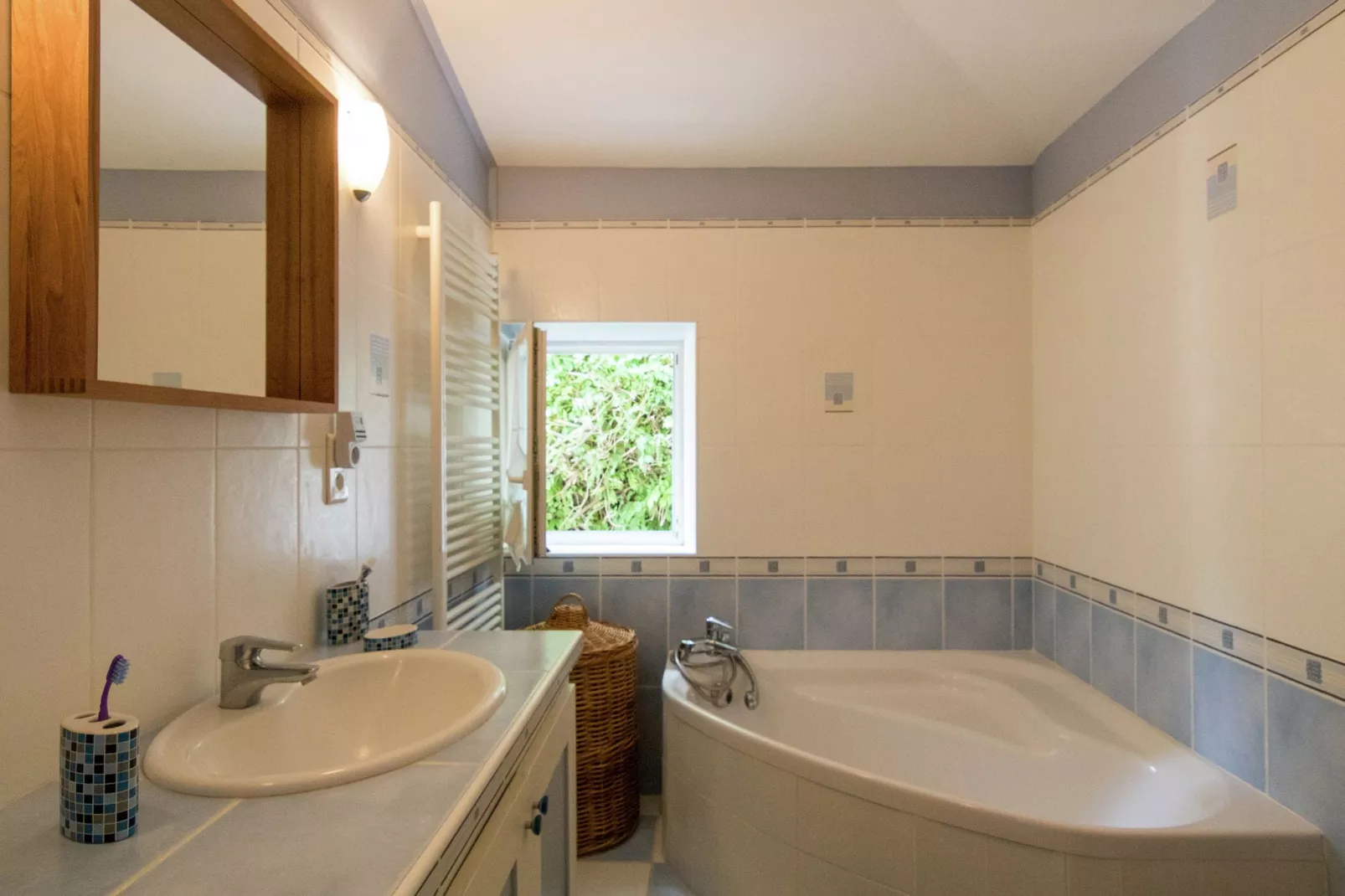 Pierre Blanche-Bathroom