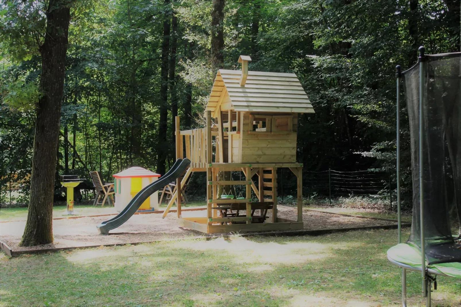 Chalet Bomal-Gardens summer