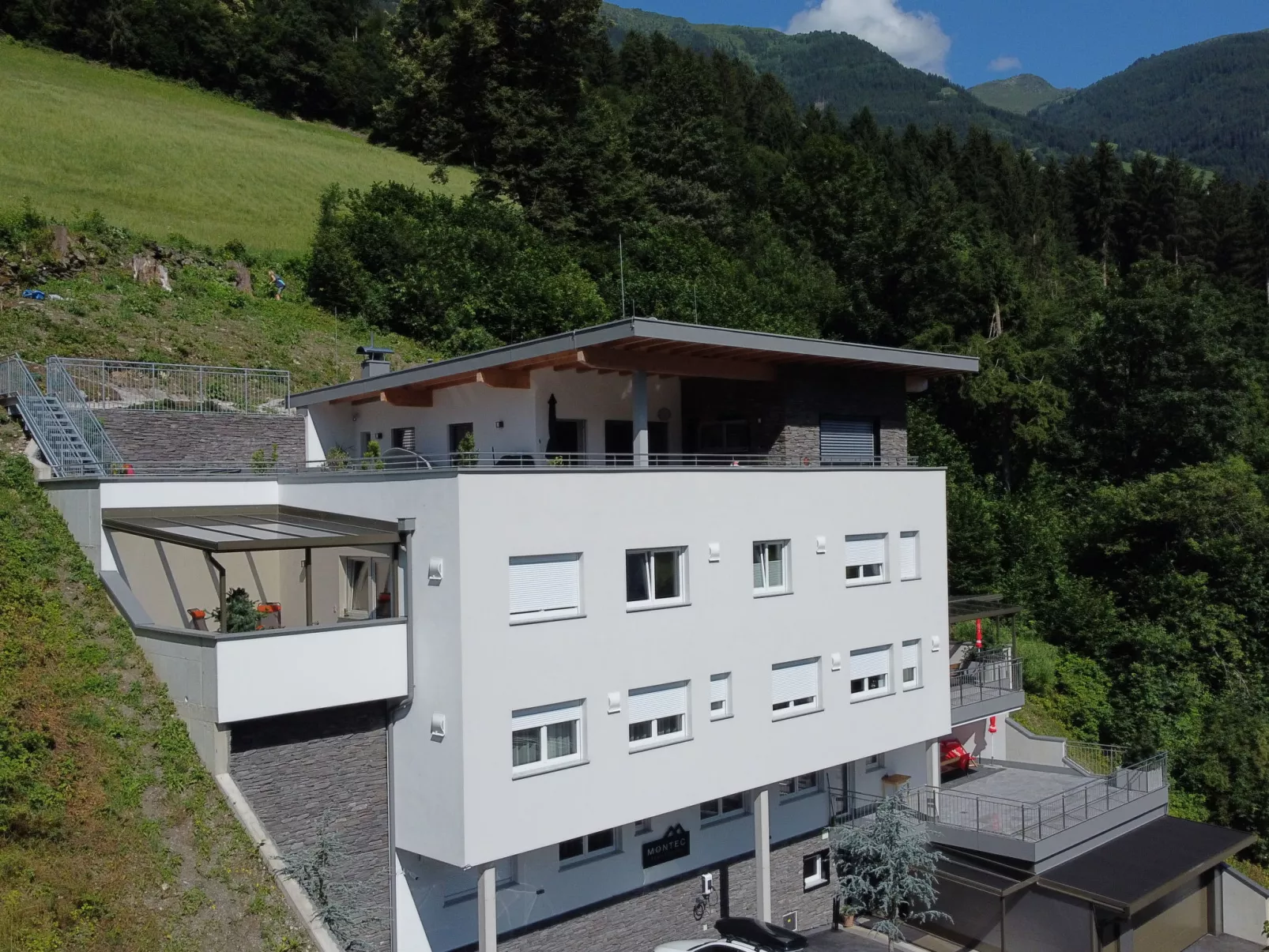 Montec Apart 2-Outside