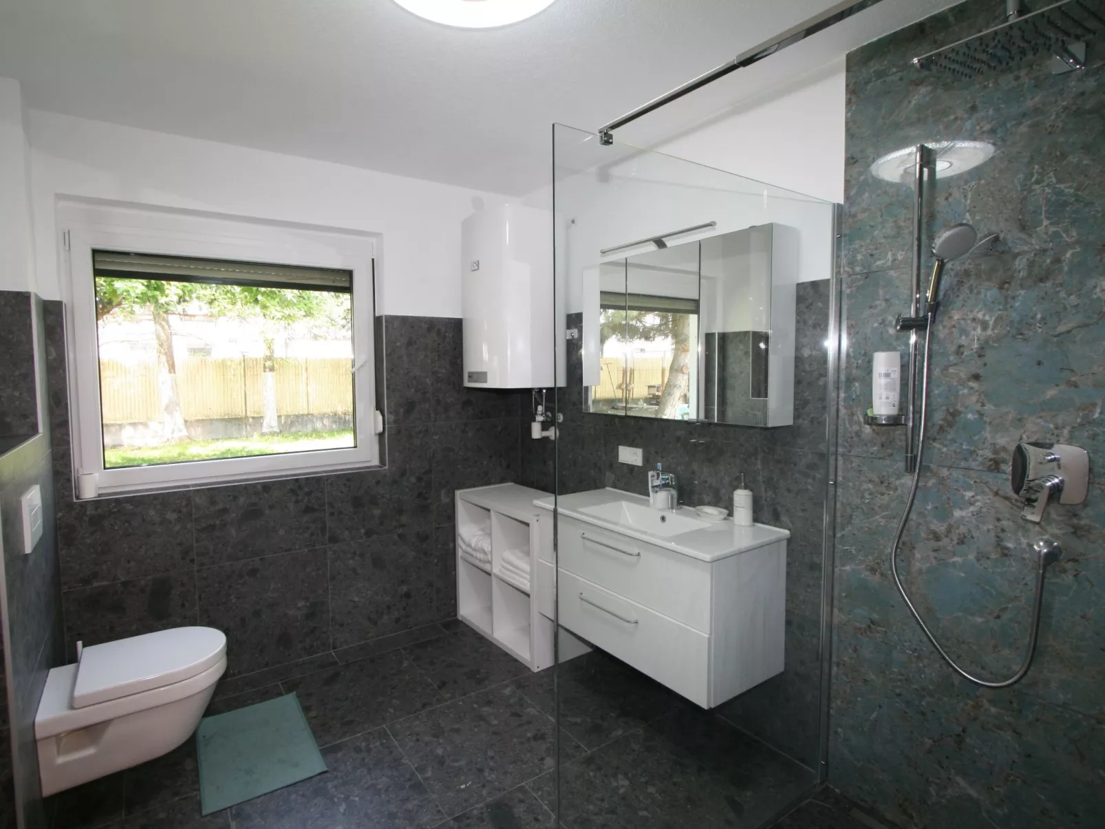 Diwani home stay Innsbruck-Drinnen