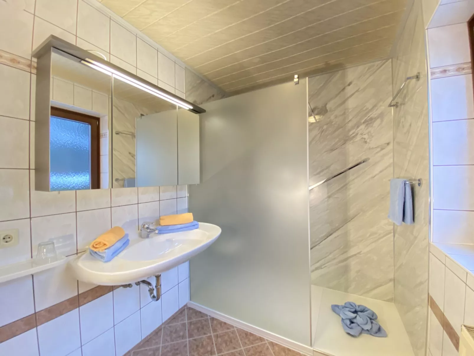 INT4 - 2 Zimmer max. 5 Personen A3-Inside