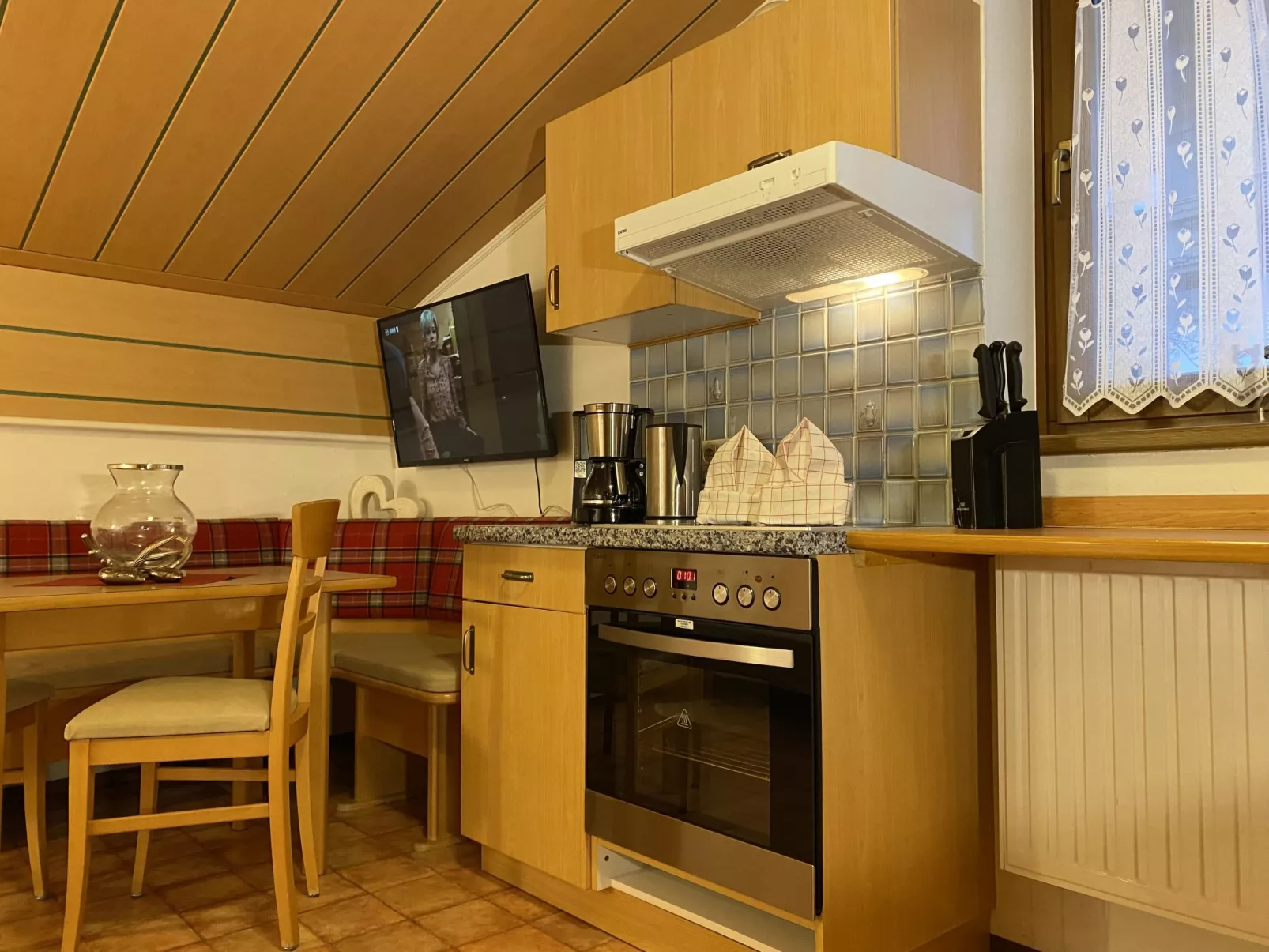 INT2 - 2 Zimmer für max. 4 Personen A2-Inside