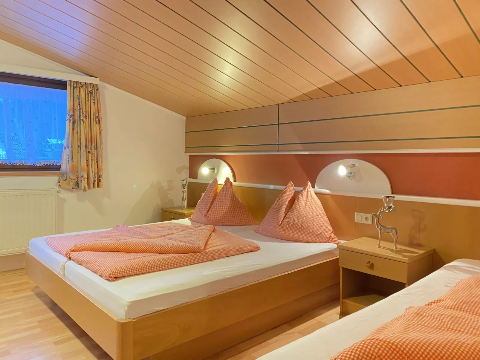 INT2 - 2 Zimmer für max. 4 Personen A2-Inside