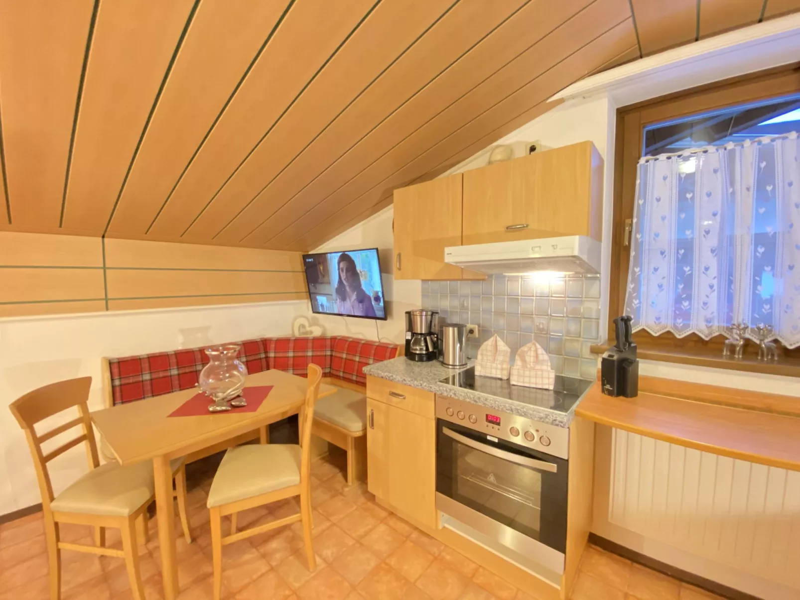 INT2 - 2 Zimmer für max. 4 Personen A2-Inside