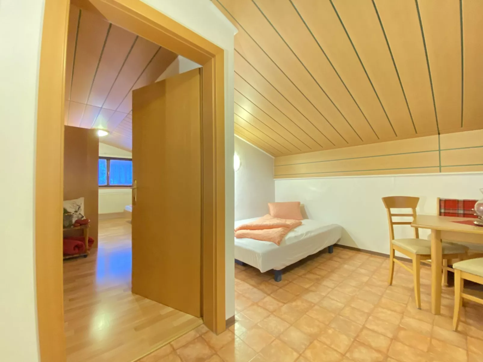 INT2 - 2 Zimmer für max. 4 Personen A2-Inside
