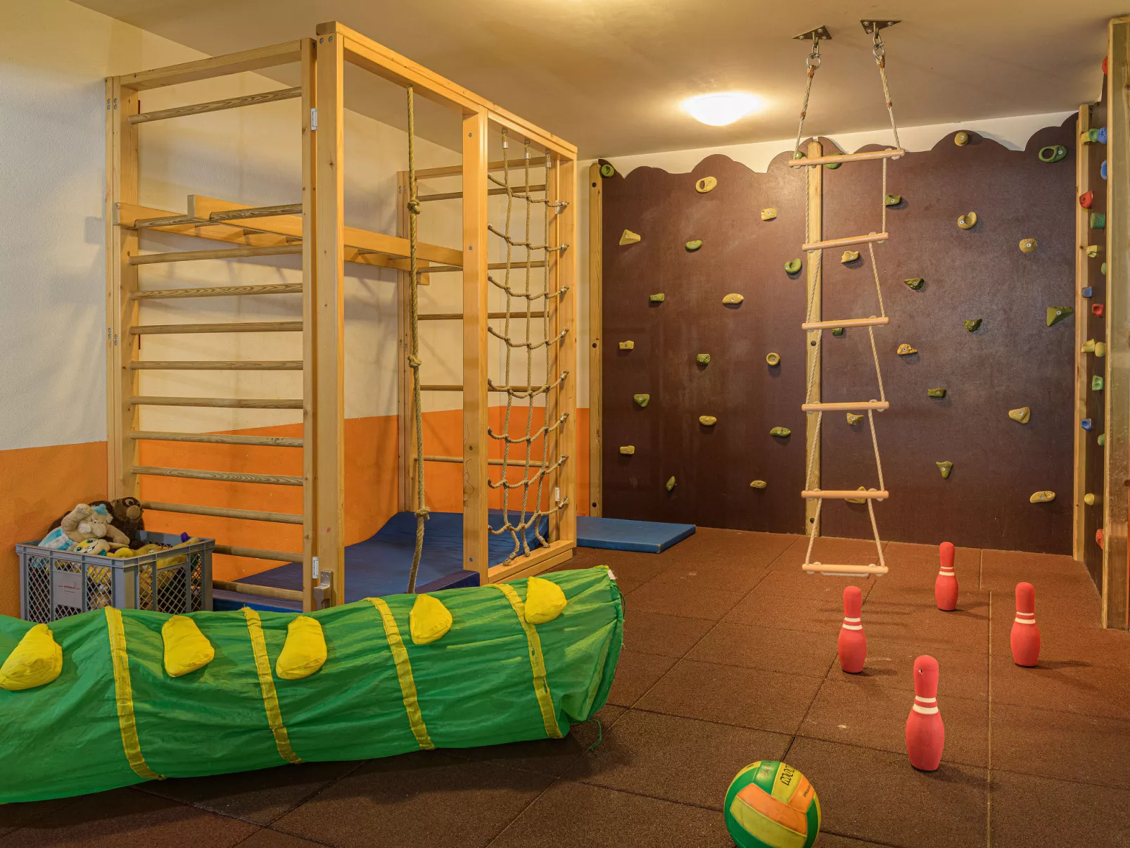 Alpine Rehrenberg 1-Inside