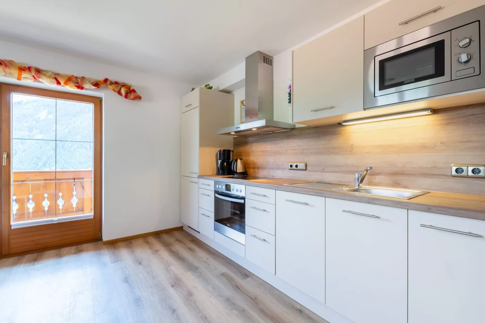 Lauras Bergheimat-Kitchen