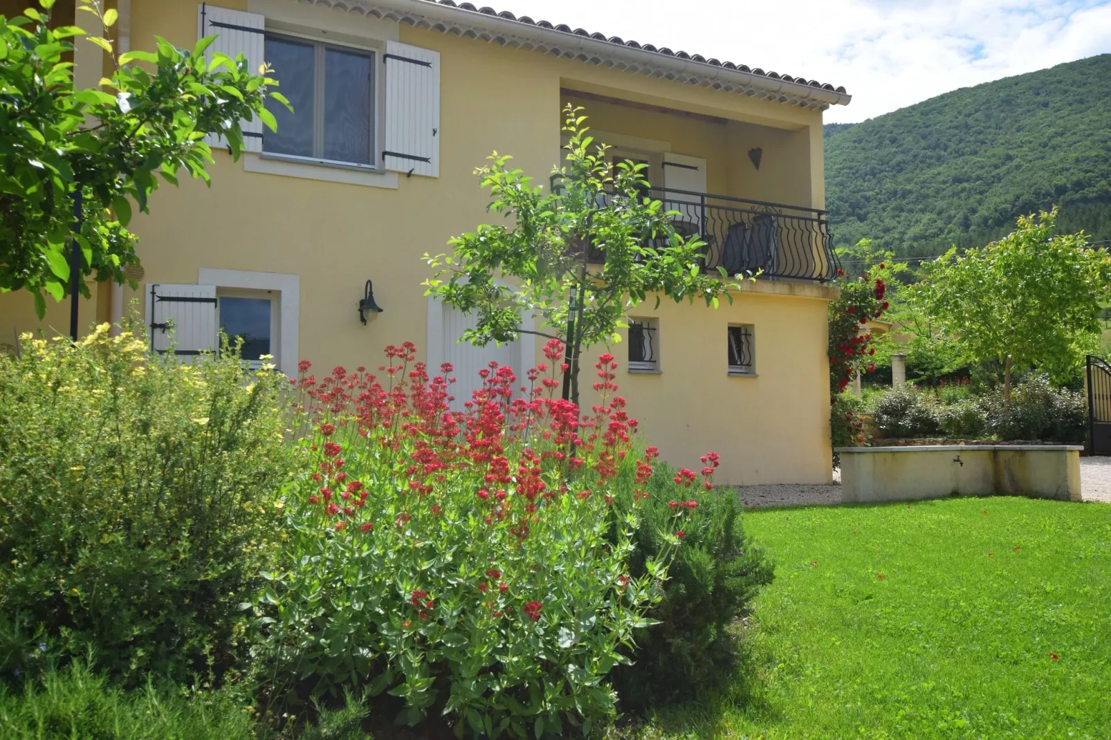 Appartement - MONTBRUN-LES-BAINS-Terrace balcony