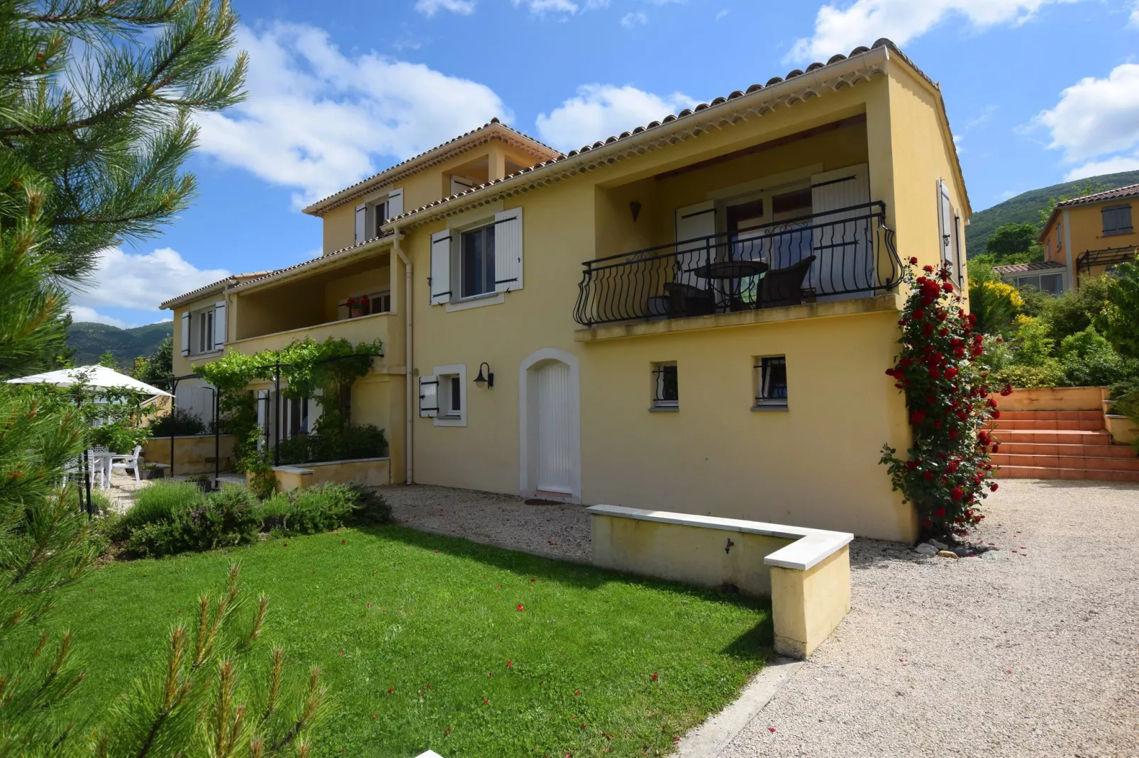 Appartement - MONTBRUN-LES-BAINS-Exterior summer