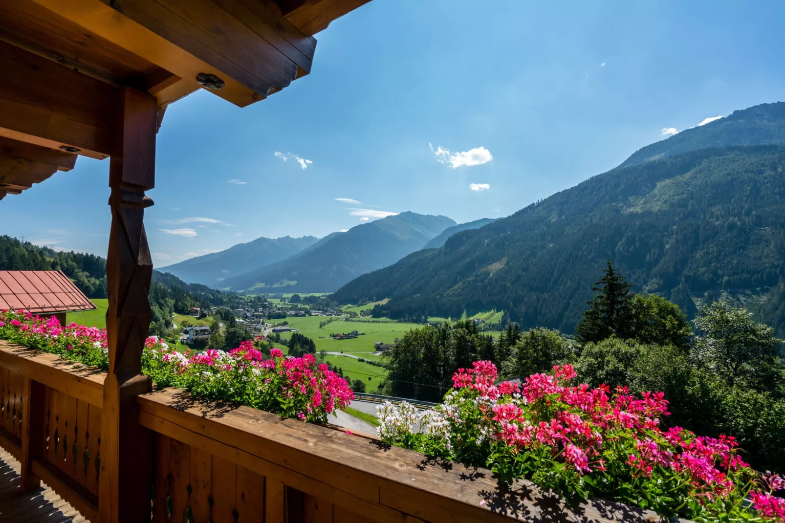 Lauras Bergheimat-View summer