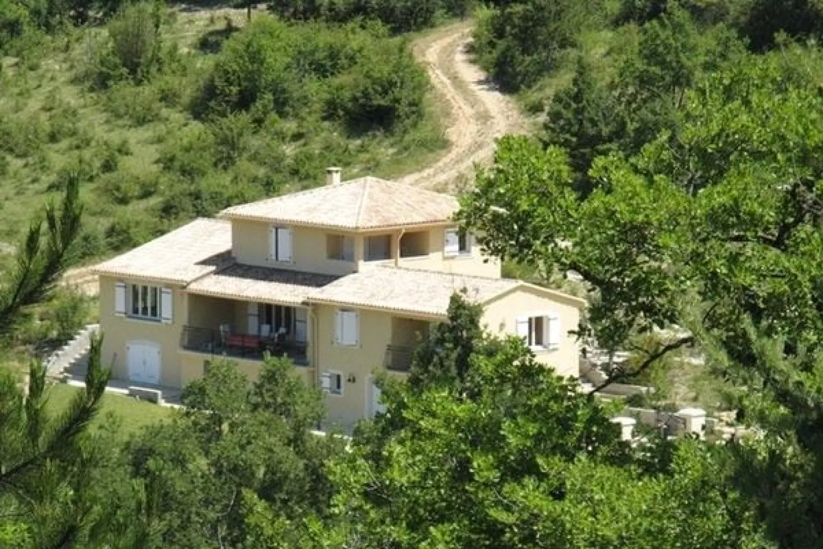 Appartement - MONTBRUN-LES-BAINS-Exterior summer