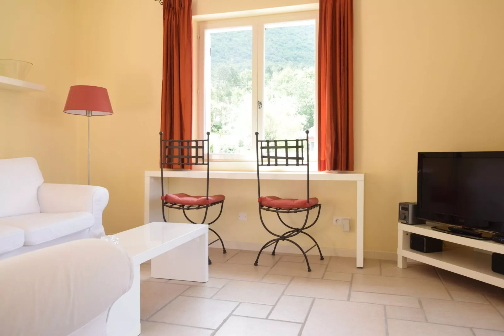 Appartement - MONTBRUN-LES-BAINS-Living room
