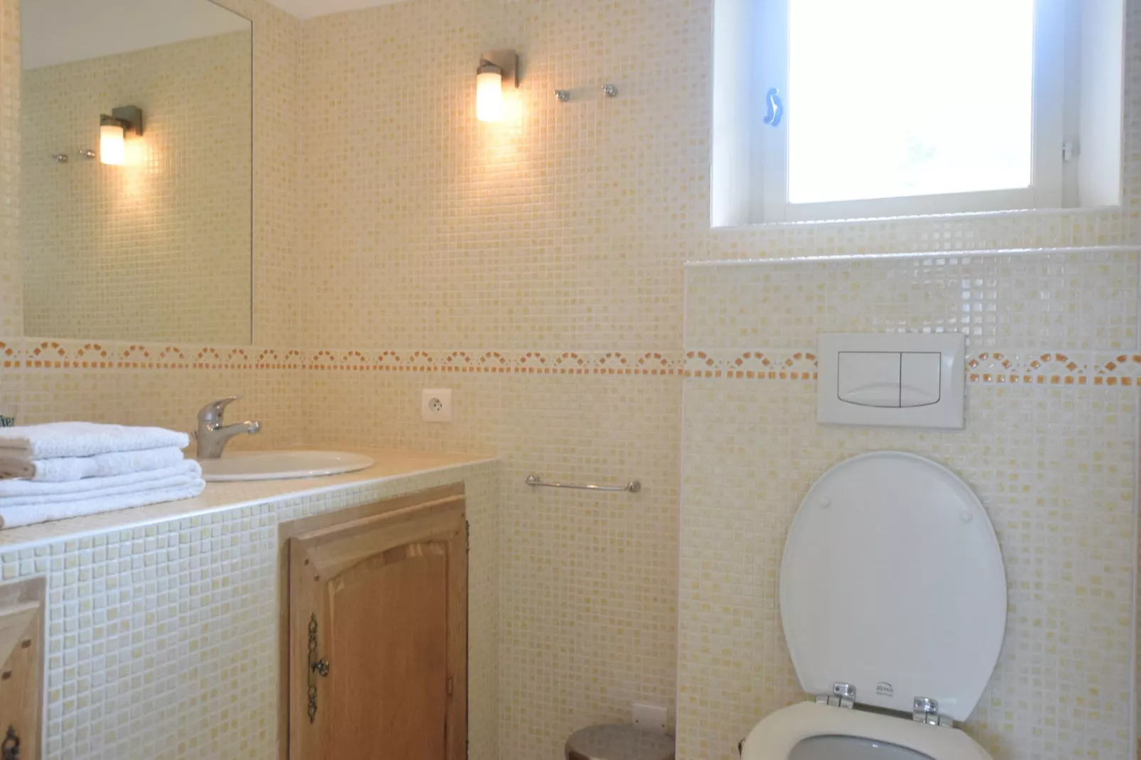 Appartement - MONTBRUN-LES-BAINS-Bathroom