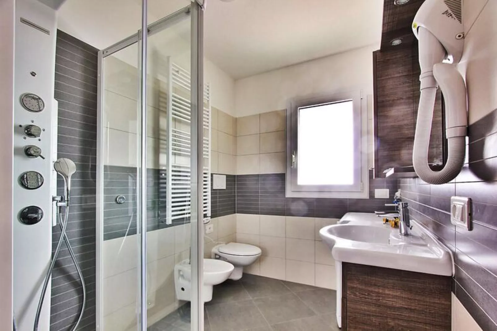 Residence Monica Lignano-C6-Bathroom