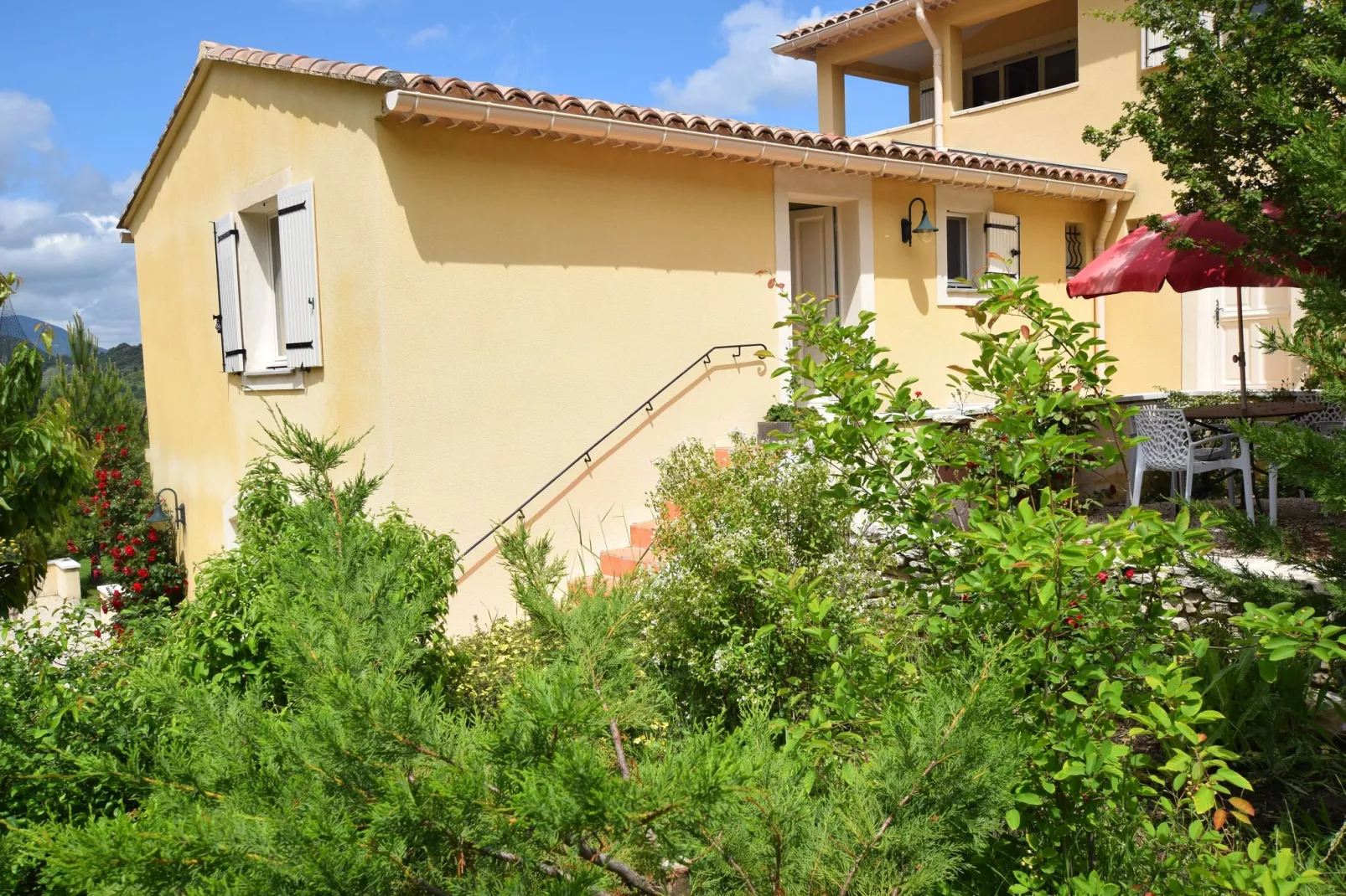 Appartement - MONTBRUN-LES-BAINS-Gardens summer