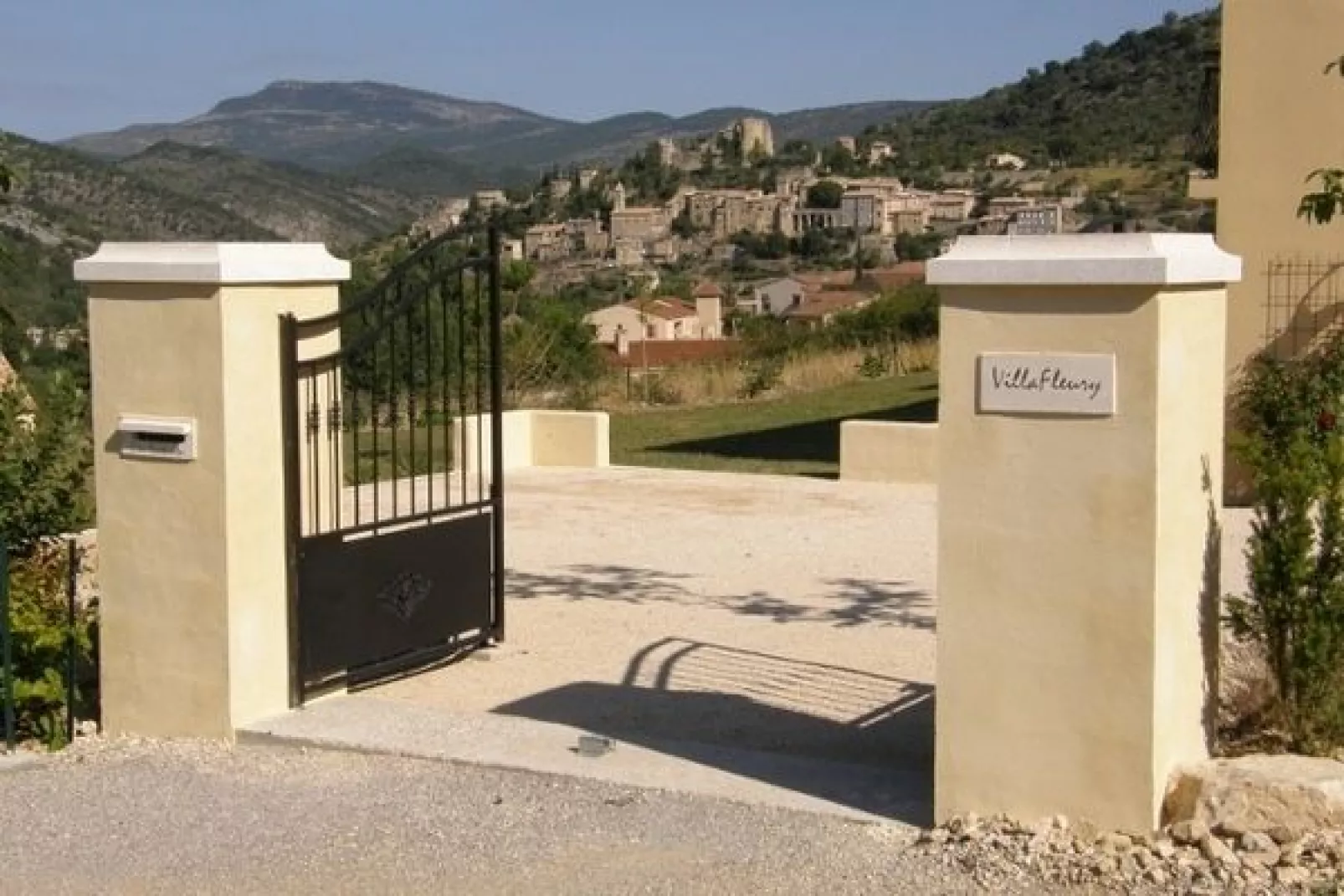 Appartement - MONTBRUN-LES-BAINS-Gardens summer