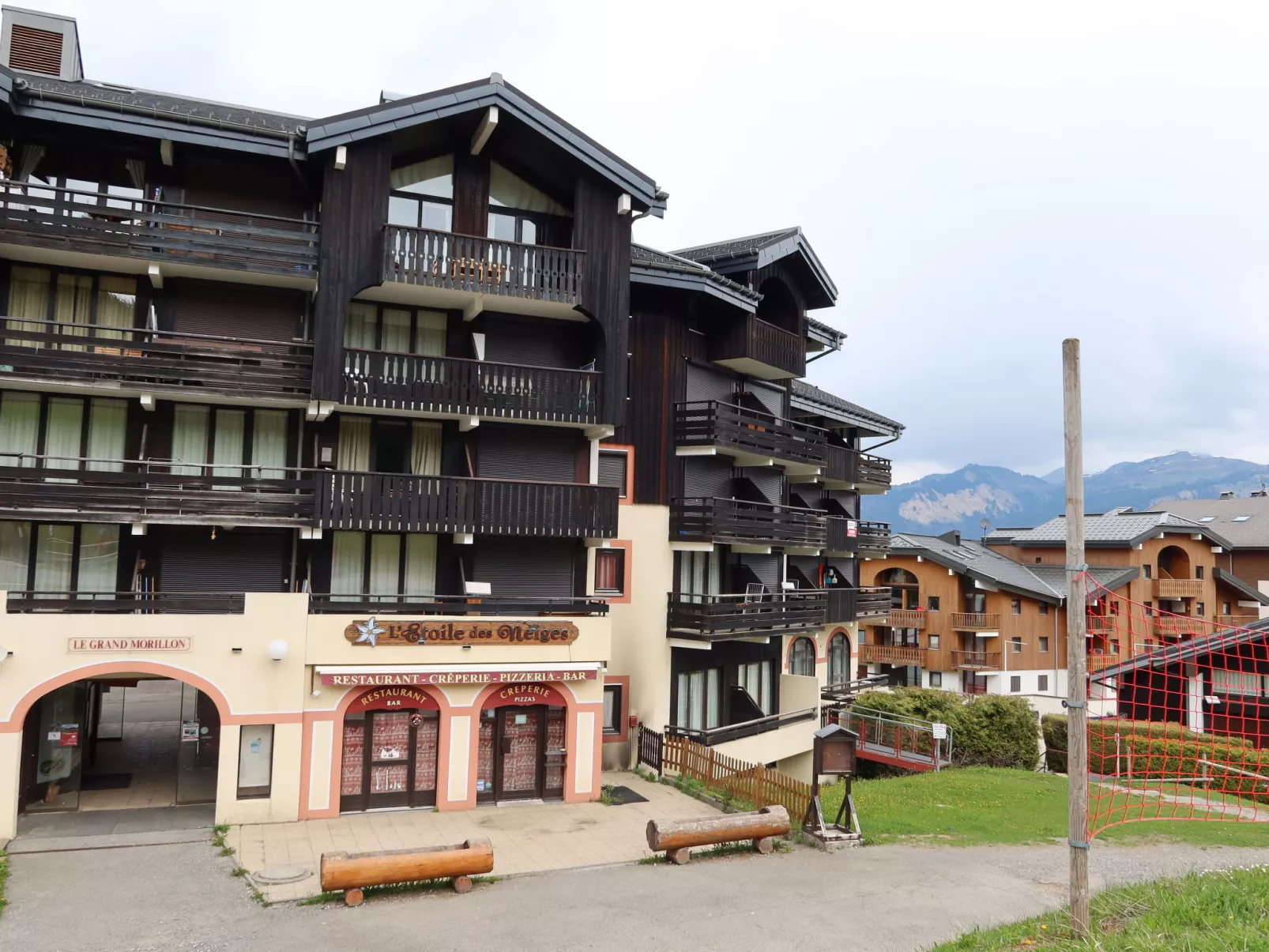 Grand Morillon-Outside